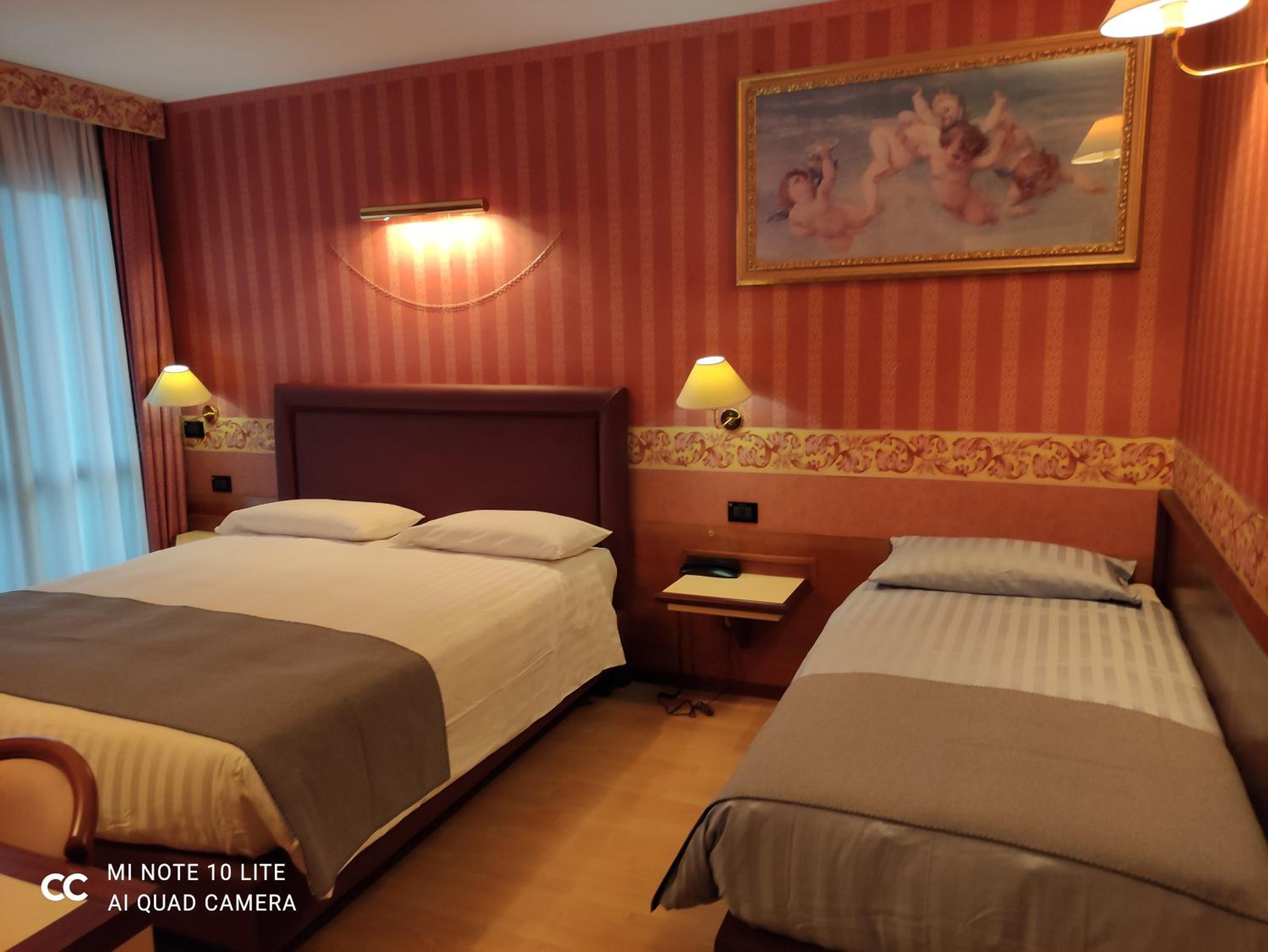 Comfort Triple Room with Shower - Photo 14