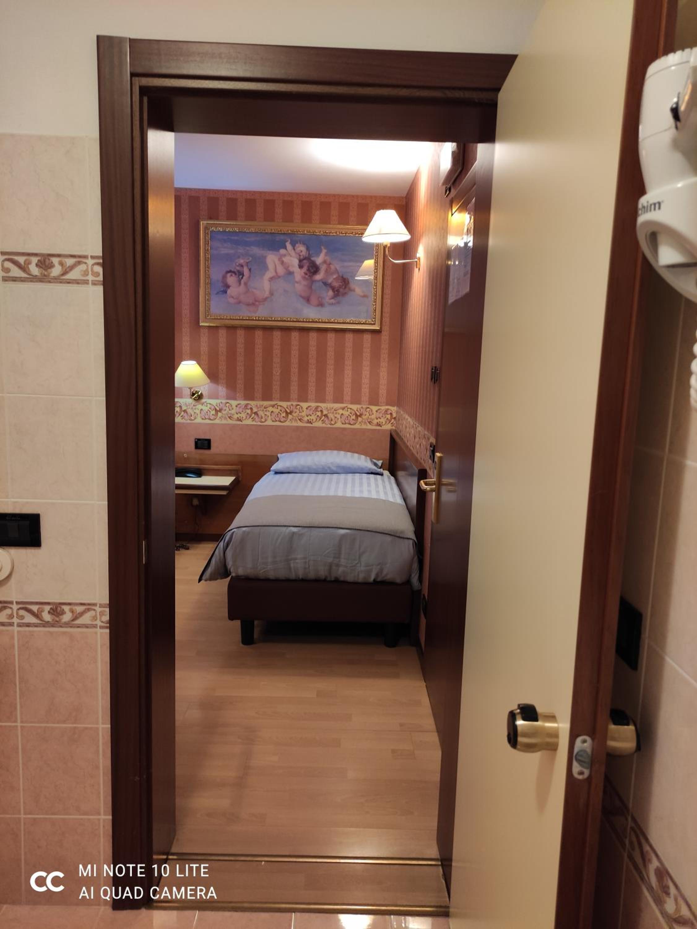 Comfort Triple Room with Shower - Photo 13
