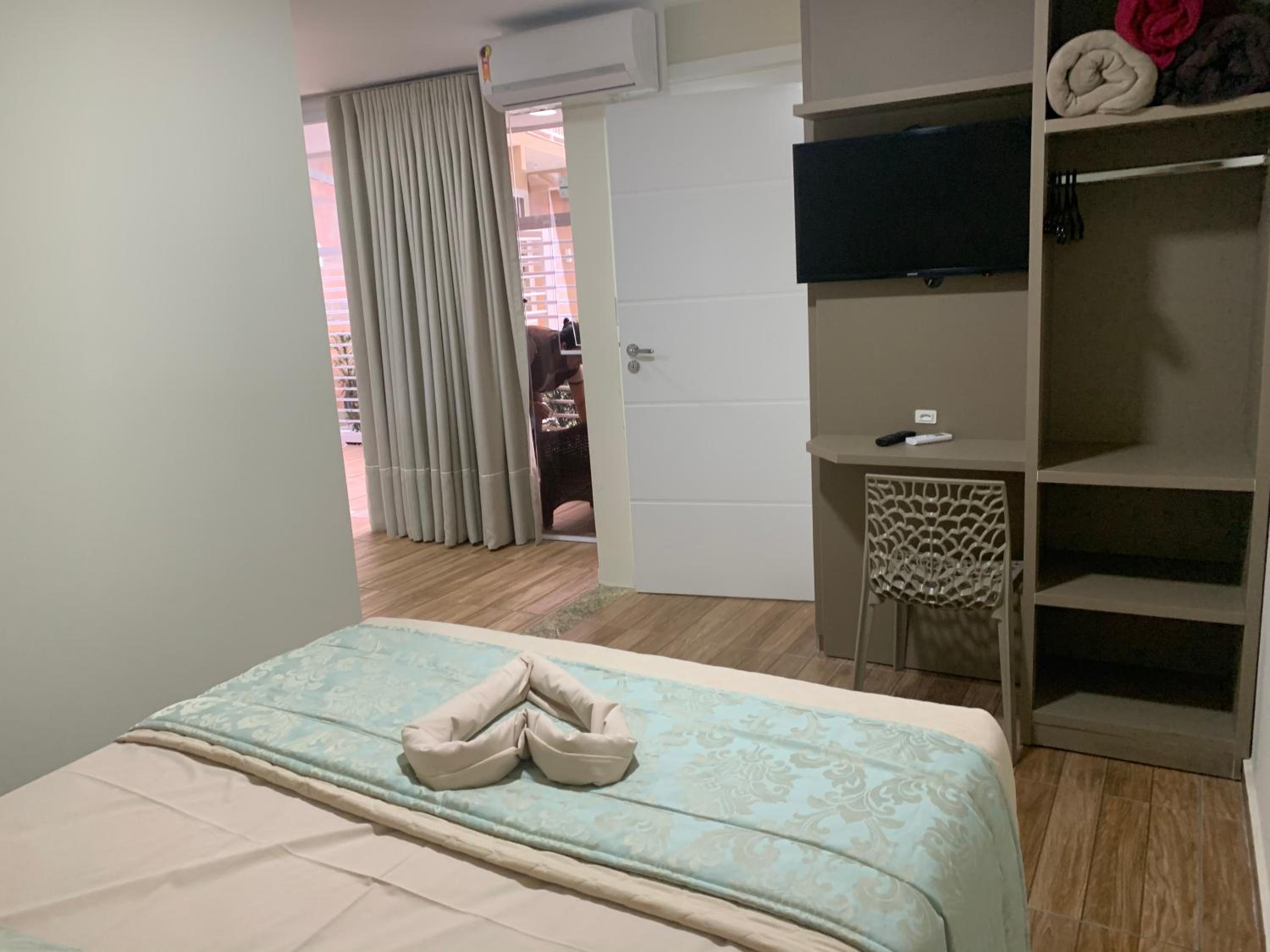 Economy Quadruple Room - Photo 5