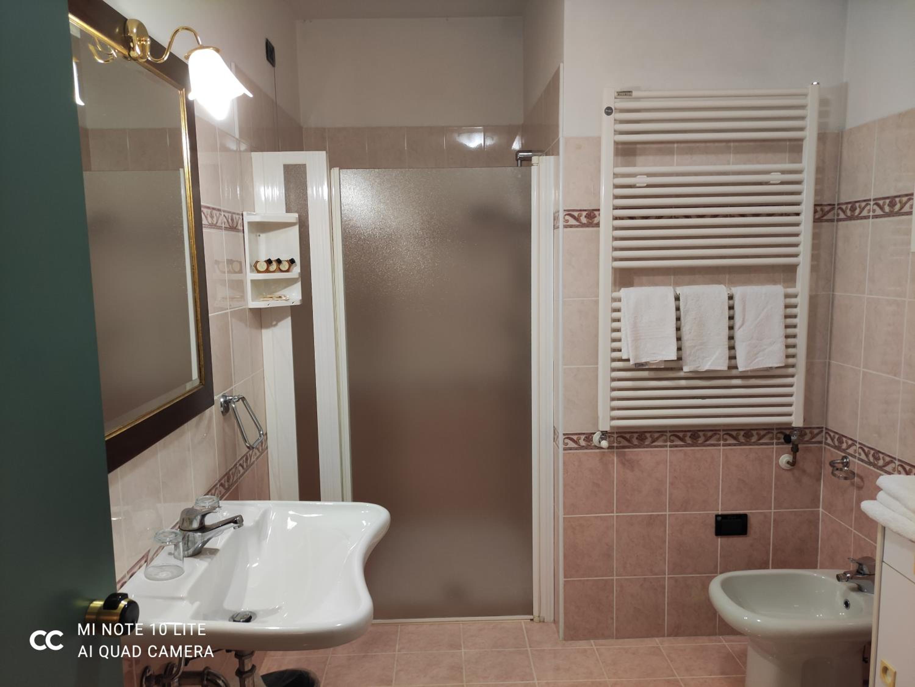 Double Room with Mountain View - Photo 13