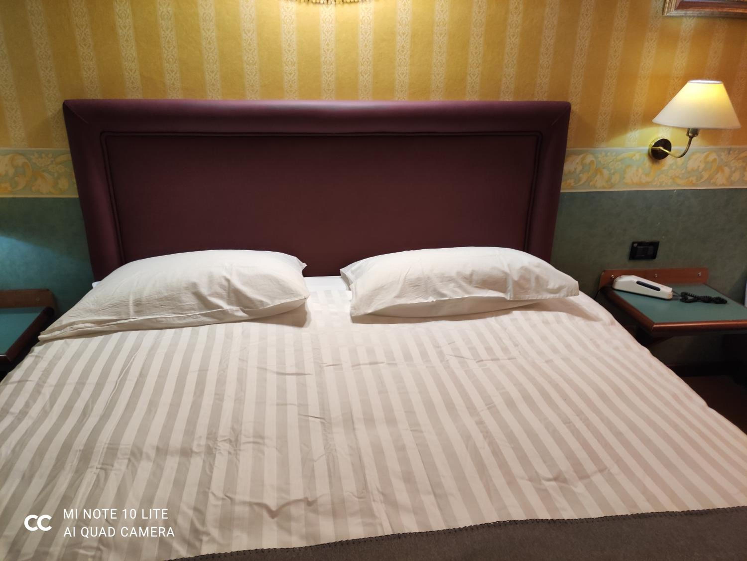 Double Room with Mountain View - Photo 14