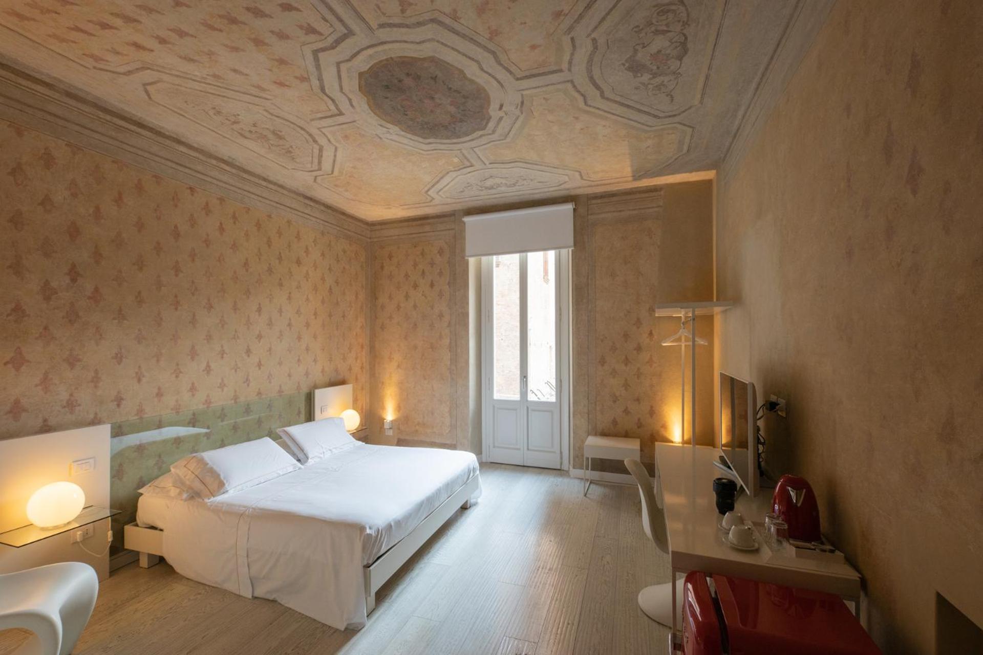 Suite with Spa Bath - Photo 1