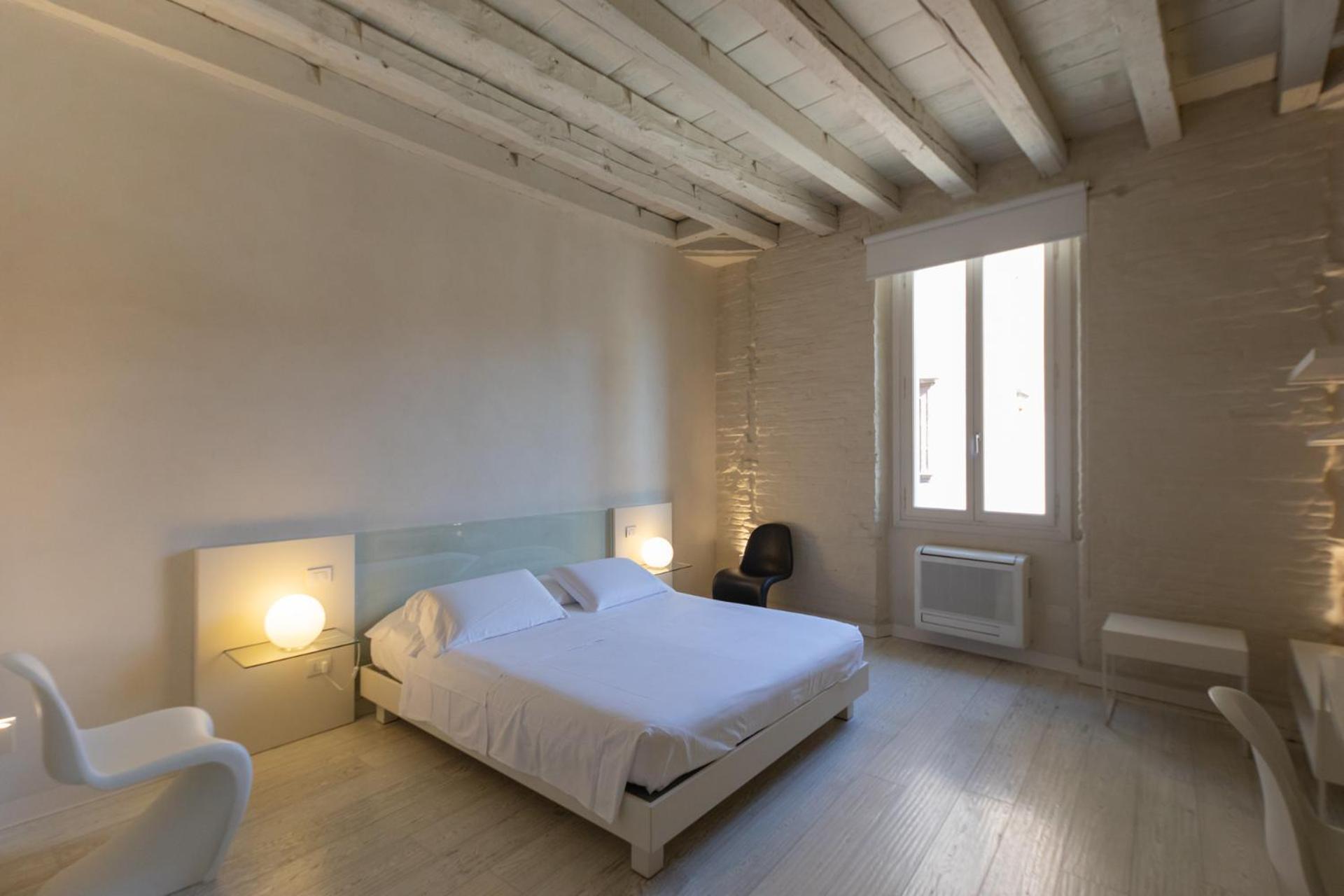 Suite with Spa Bath - Photo 16