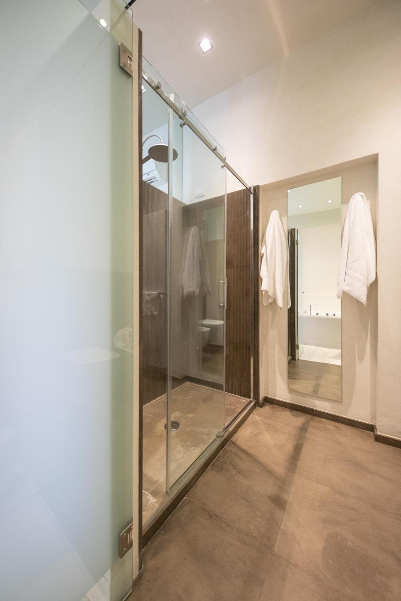Suite with Spa Bath - Photo 12