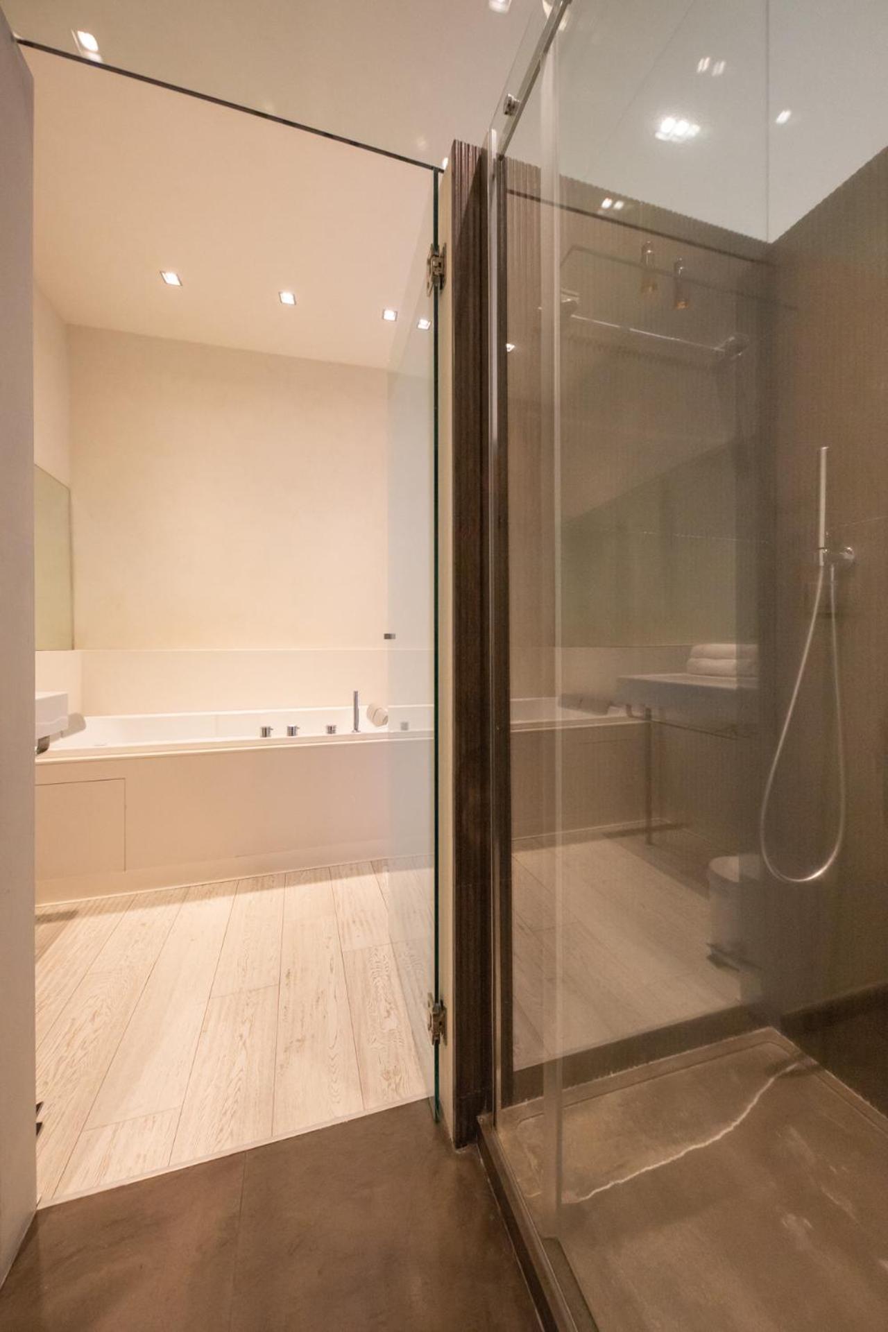Suite with Spa Bath - Photo 13