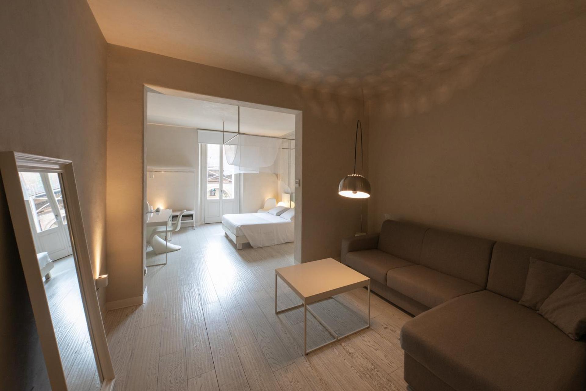 Suite - Photo 21
