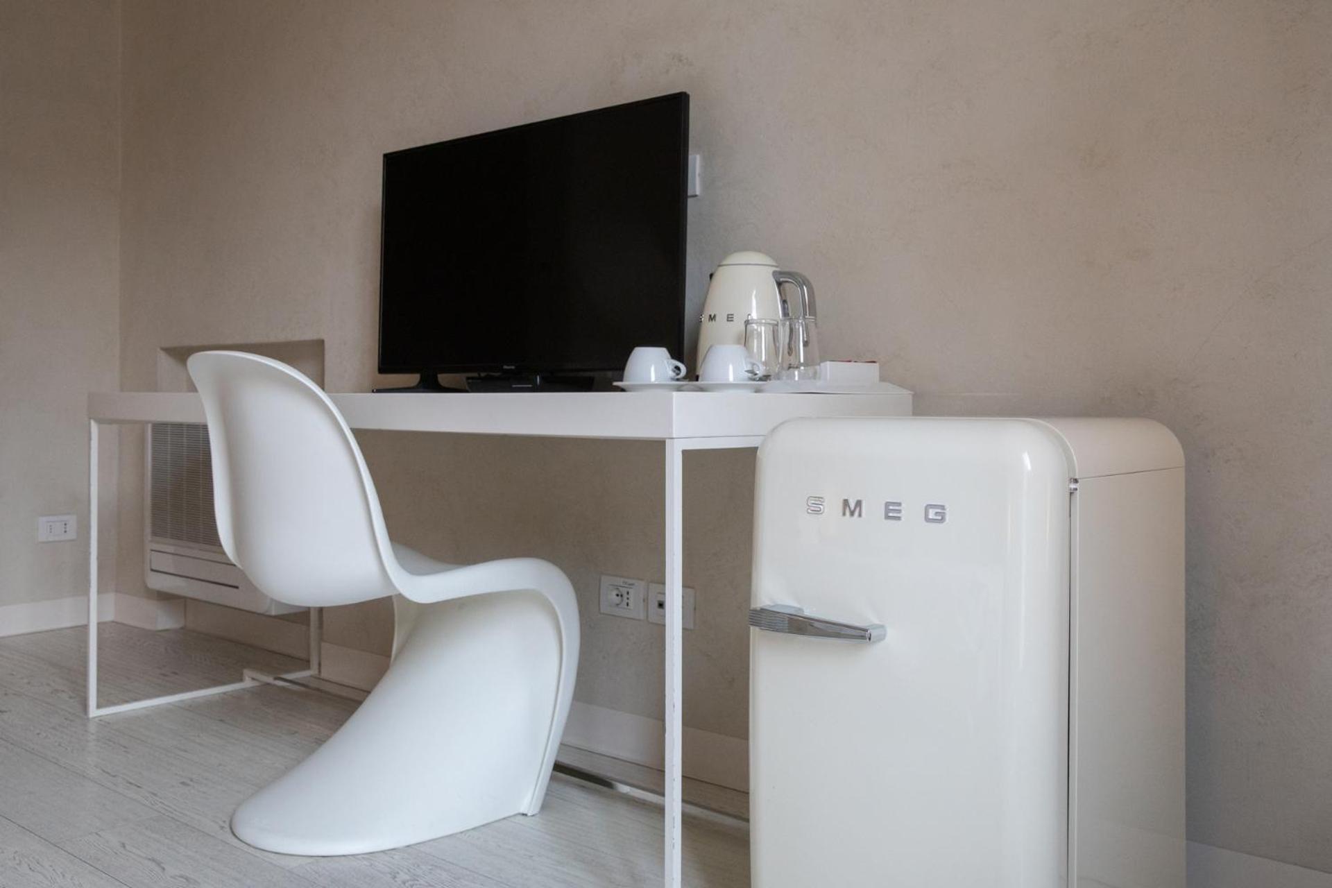 Suite - Photo 15