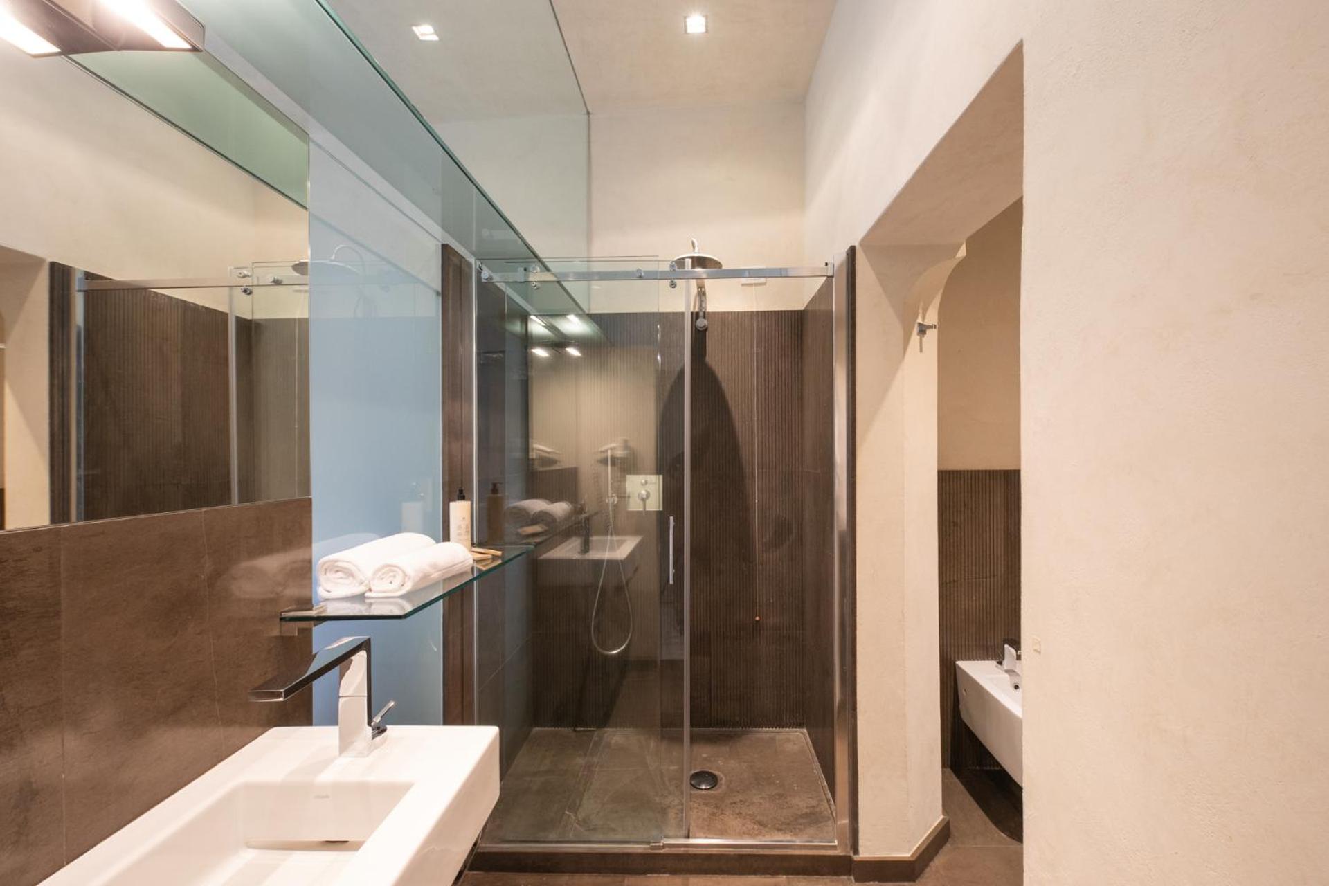 Suite - Photo 20