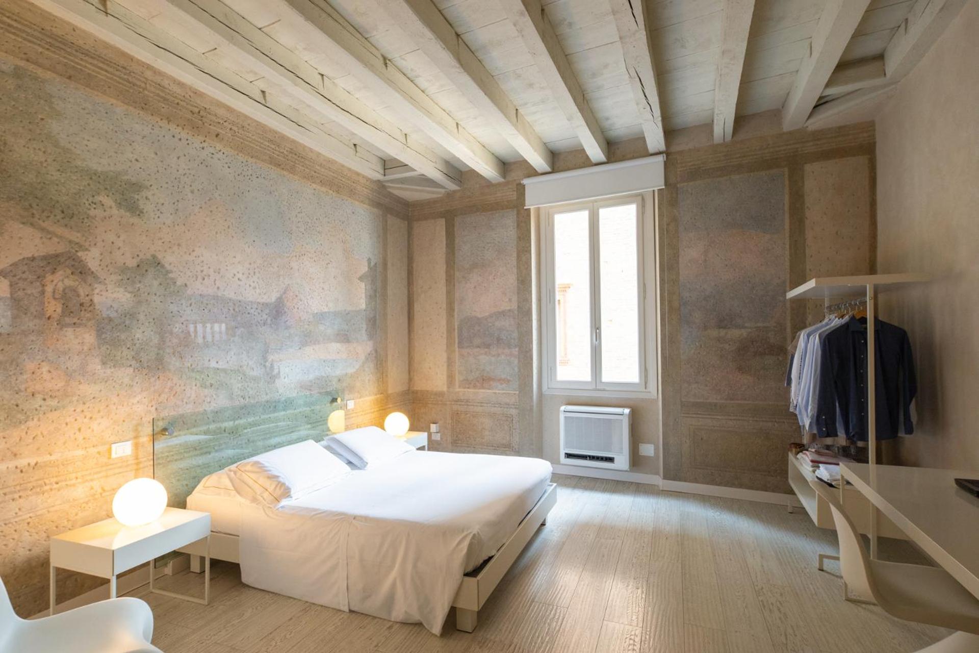 Suite - Photo 9