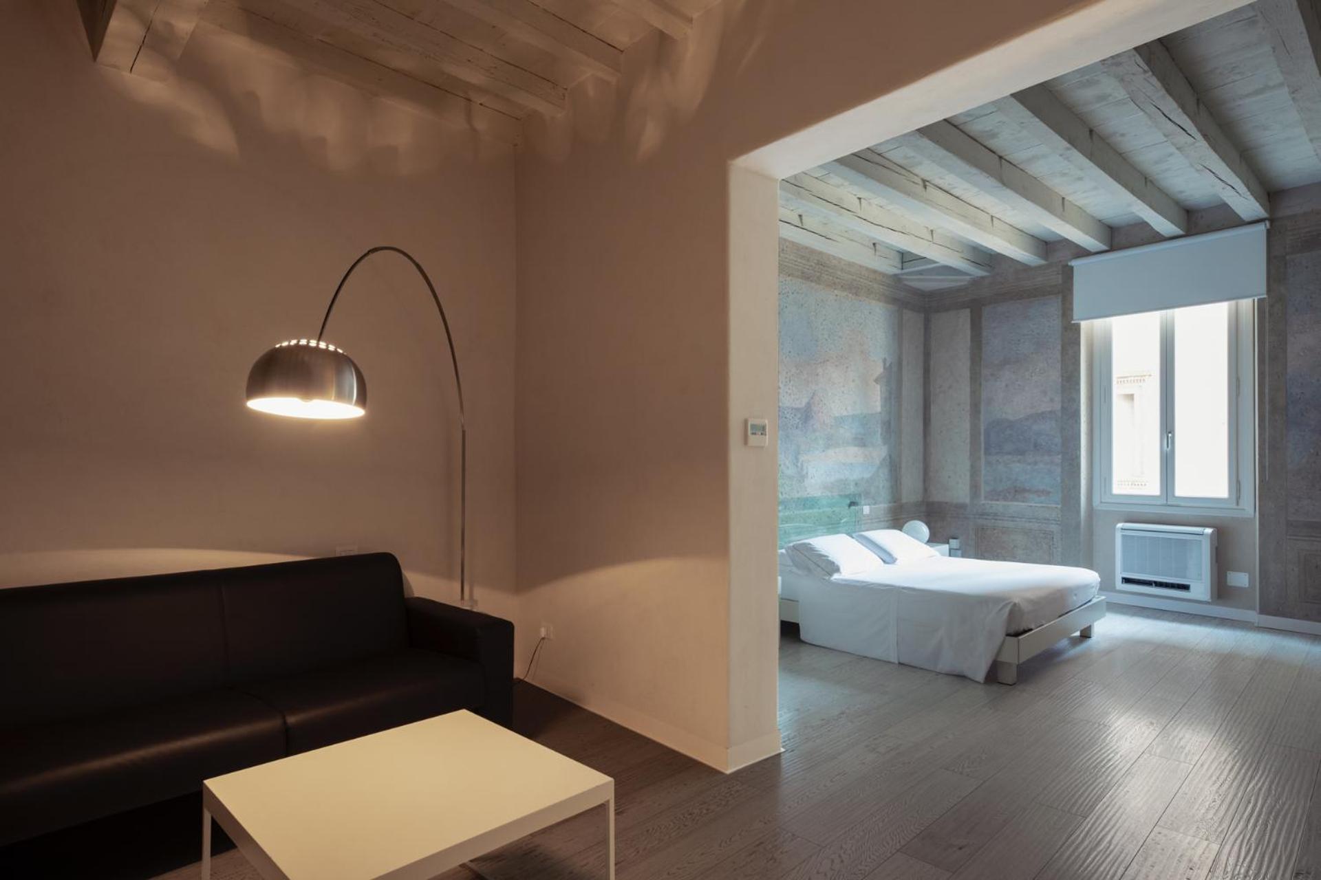 Suite - Photo 2