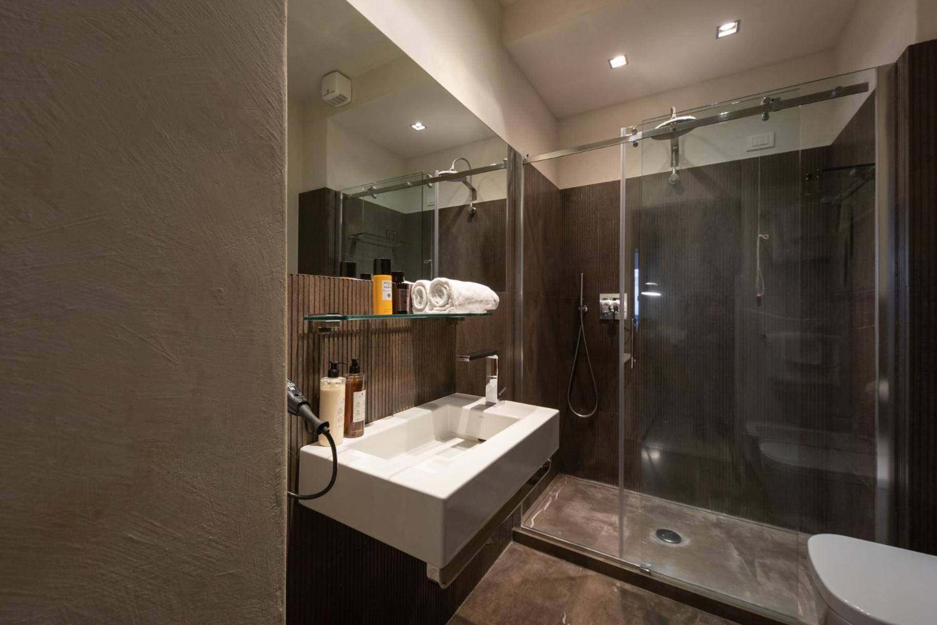 Suite - Photo 3