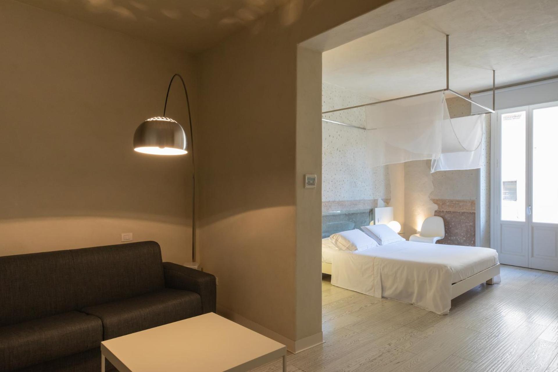 Suite - Photo 22