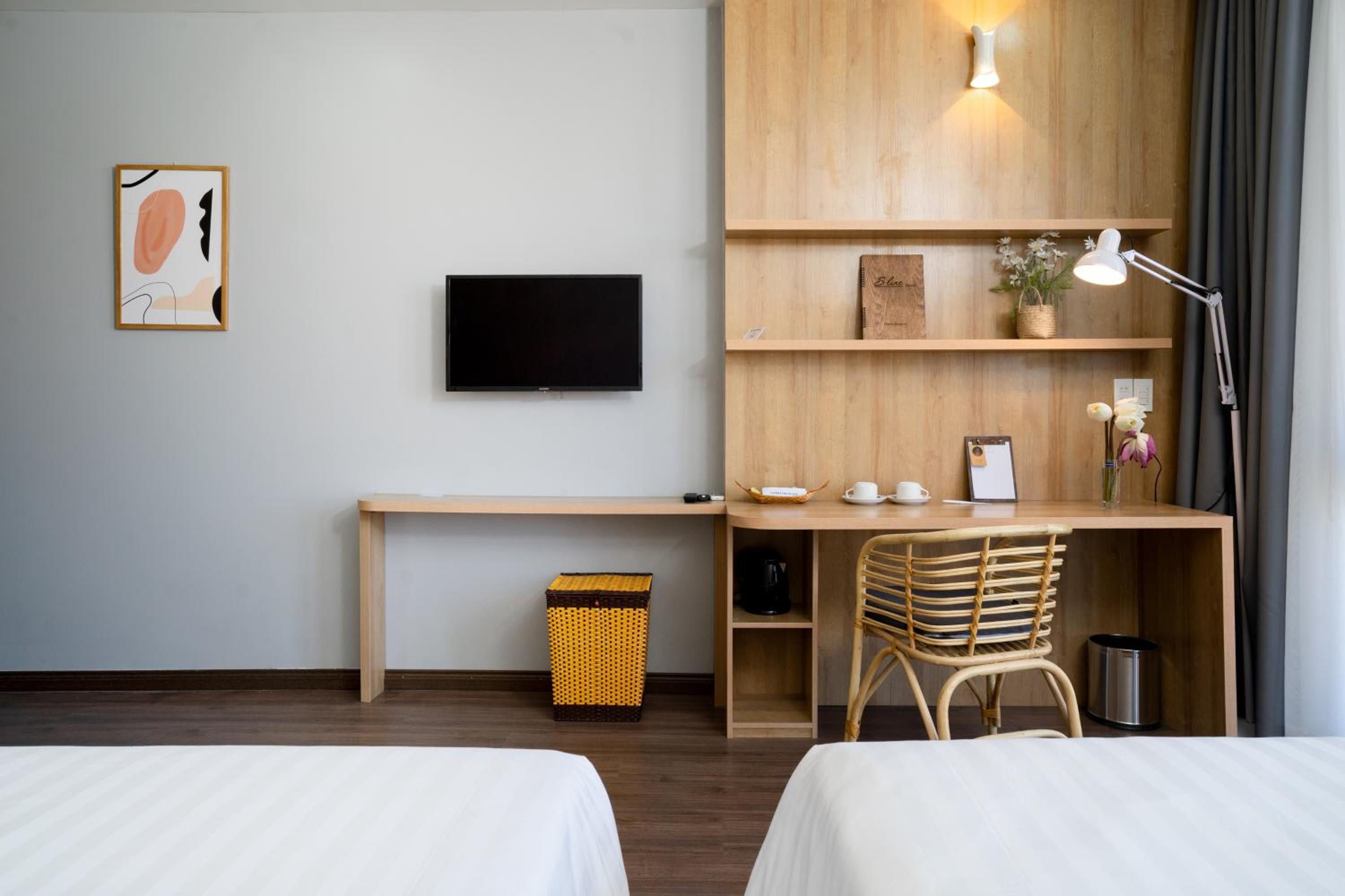 Deluxe King Room - Photo 6