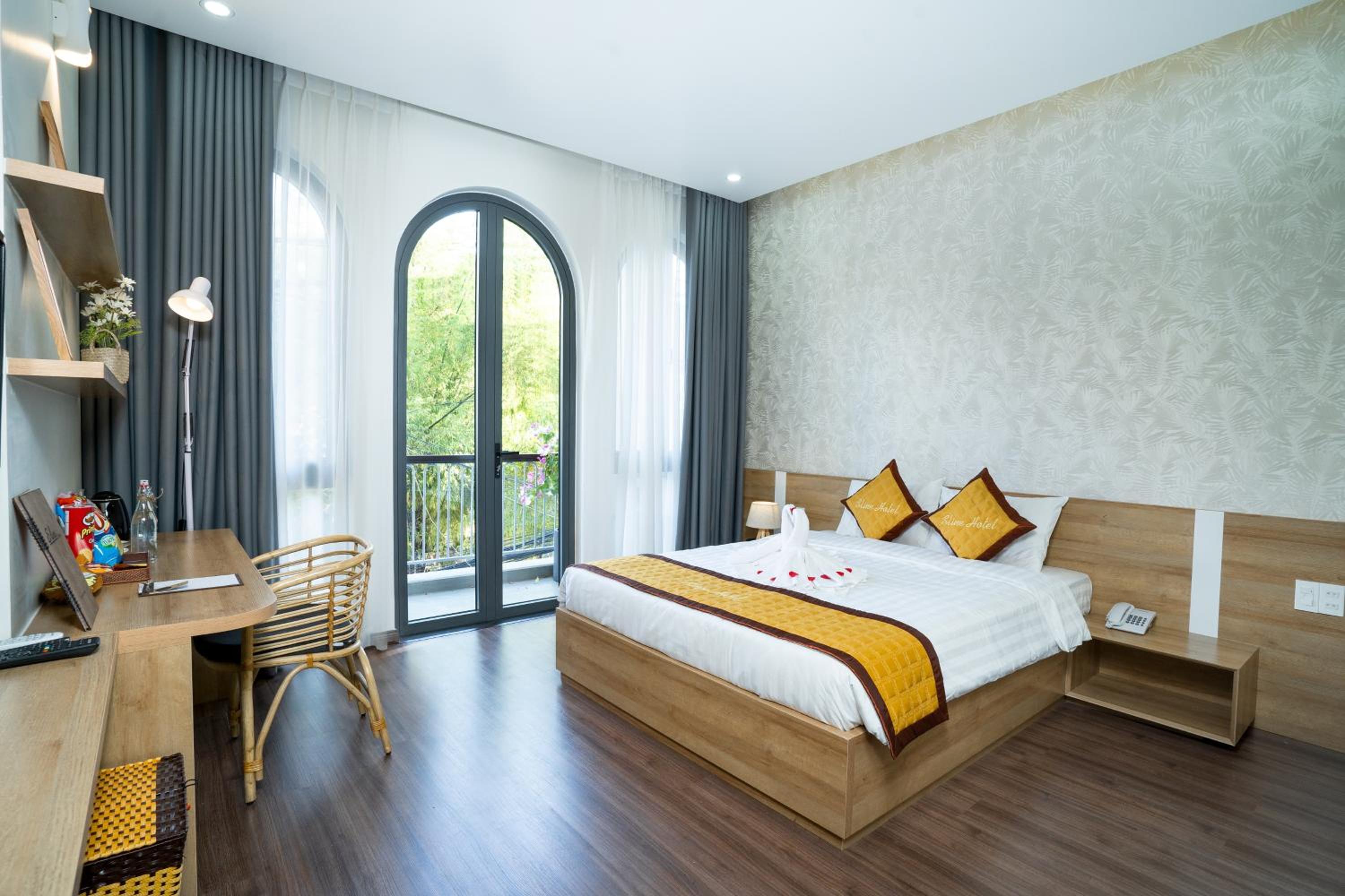 Deluxe King Room - Photo 1