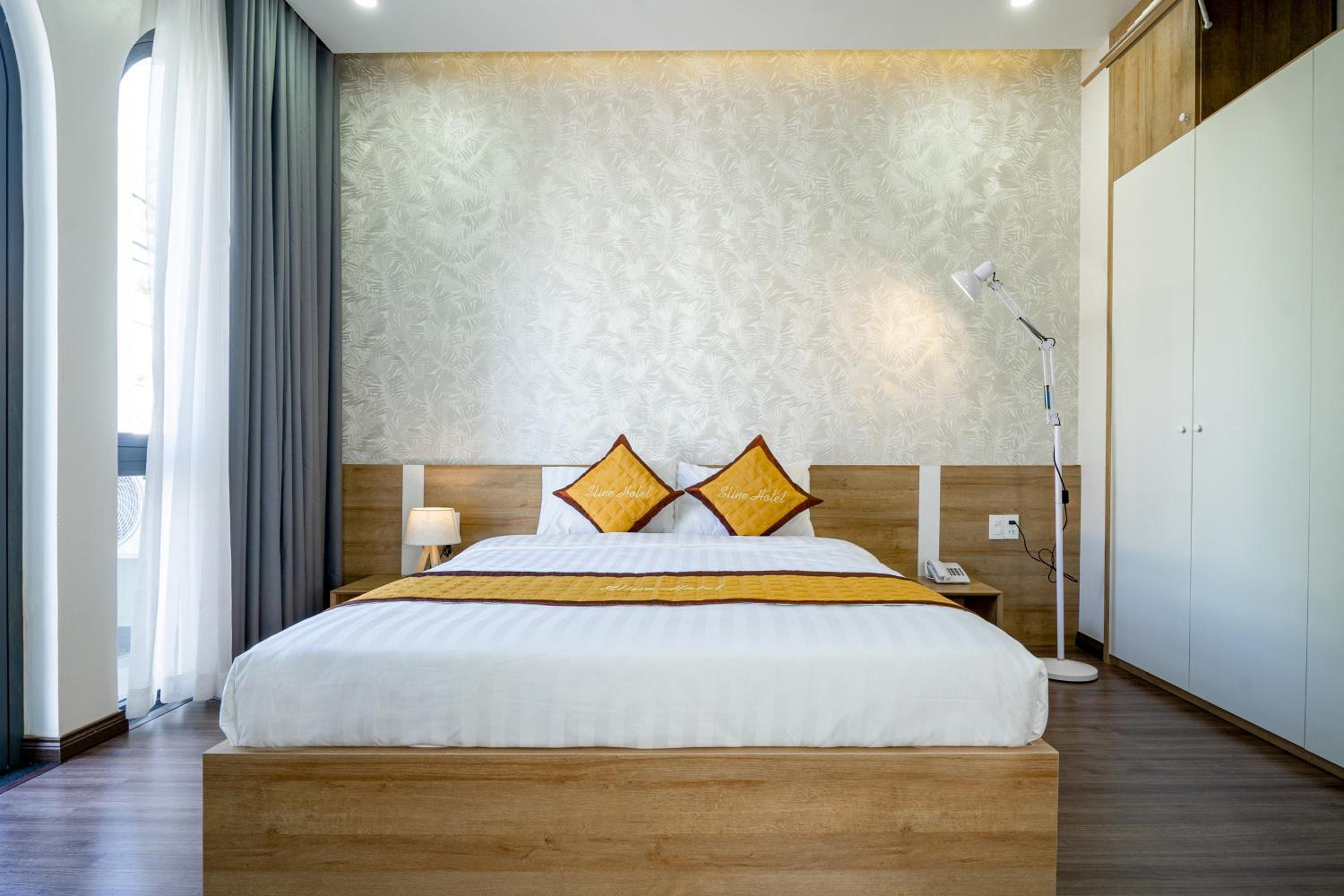 Deluxe King Room - Photo 3
