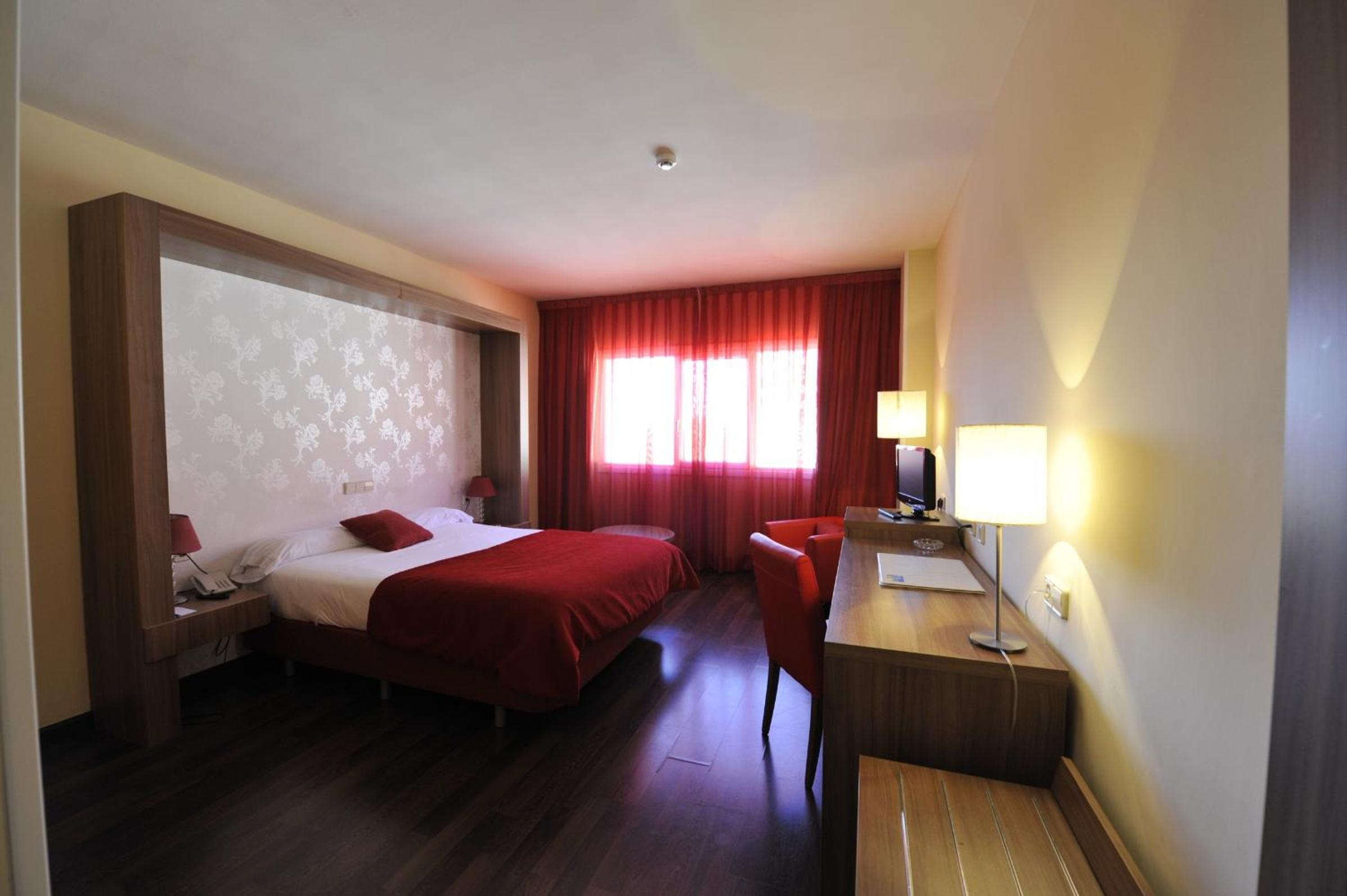 Double or Twin Room - Photo 6