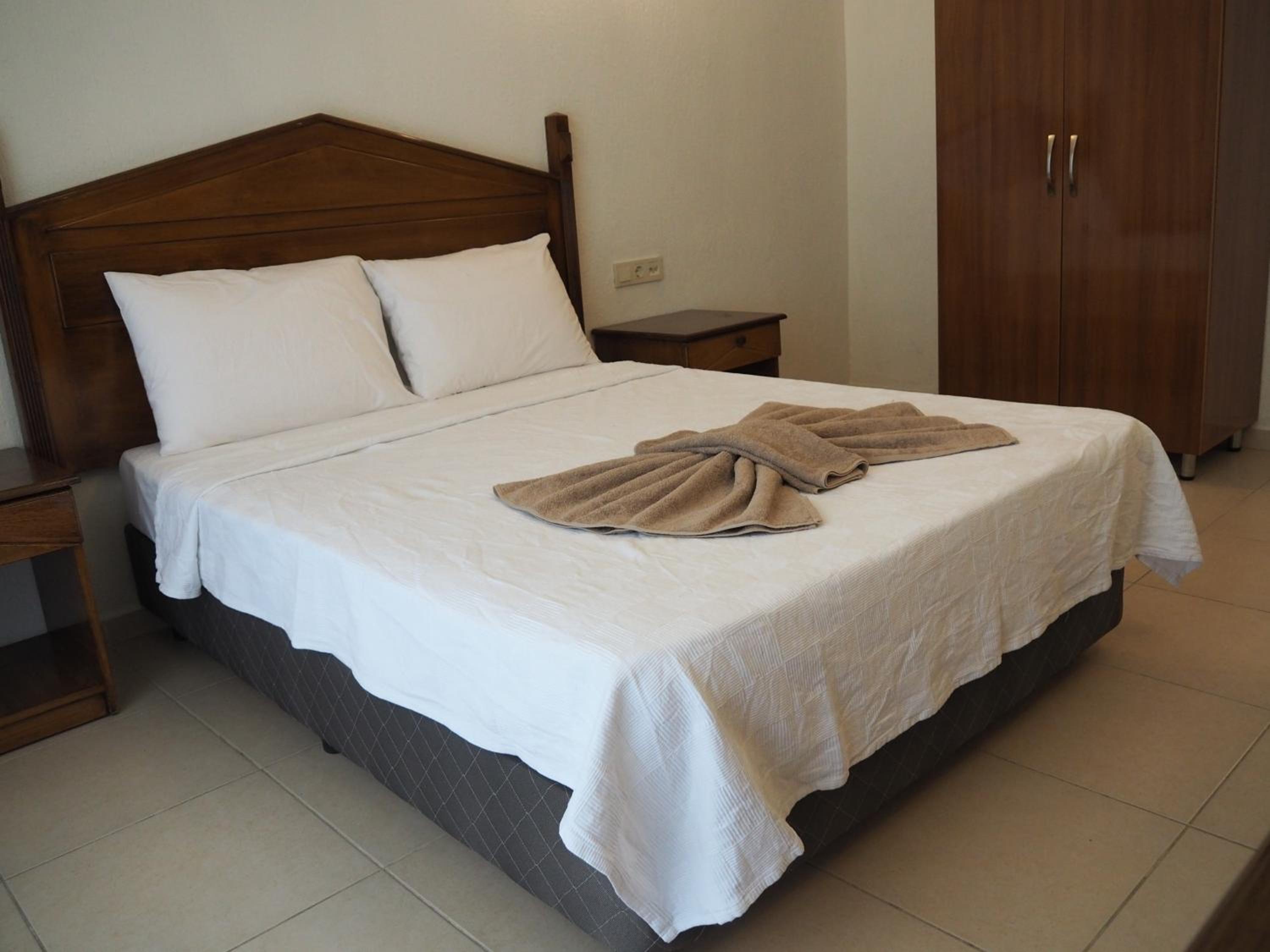 Standard Double Room - Photo 17