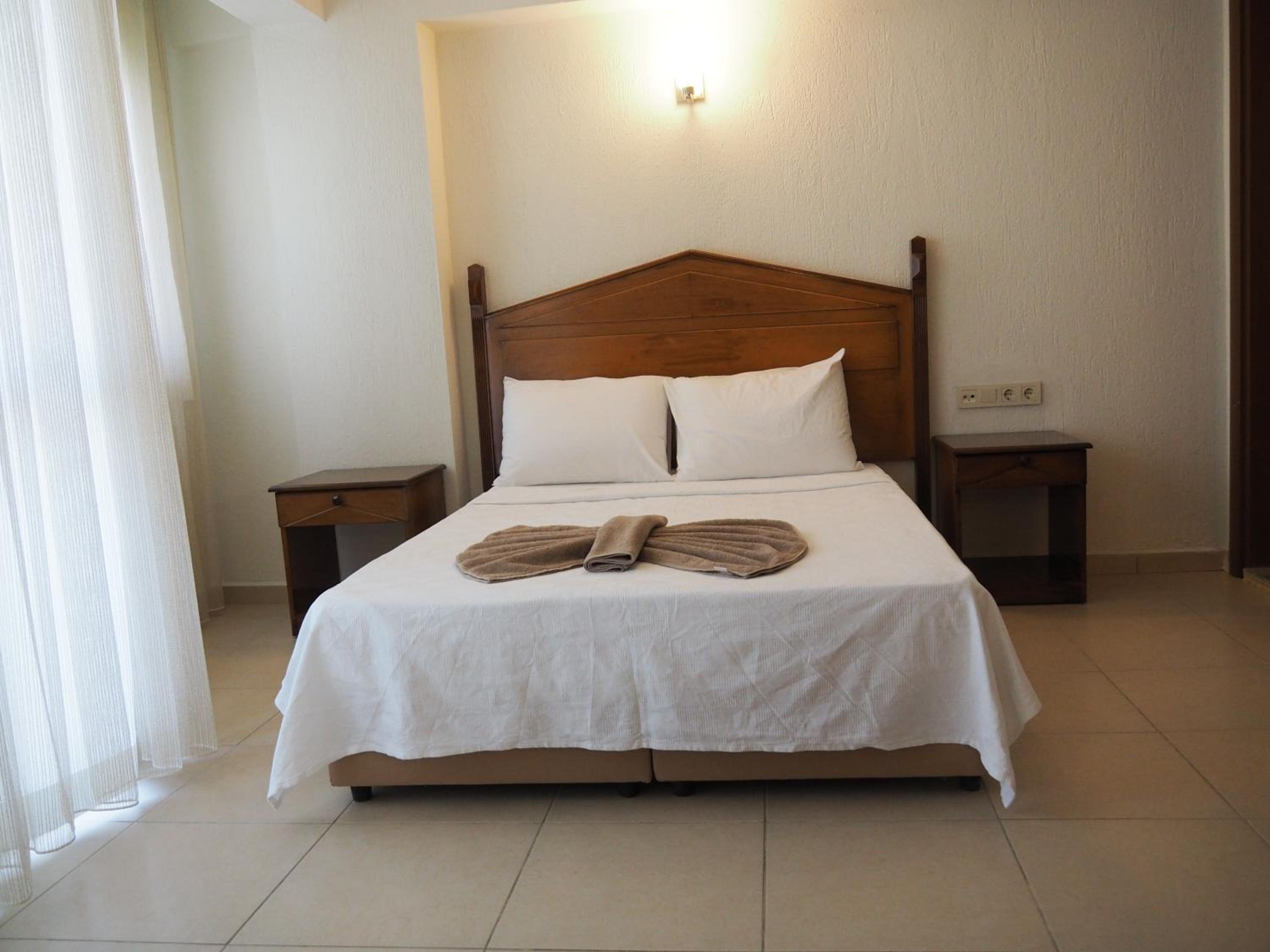 Standard Double Room - Photo 16