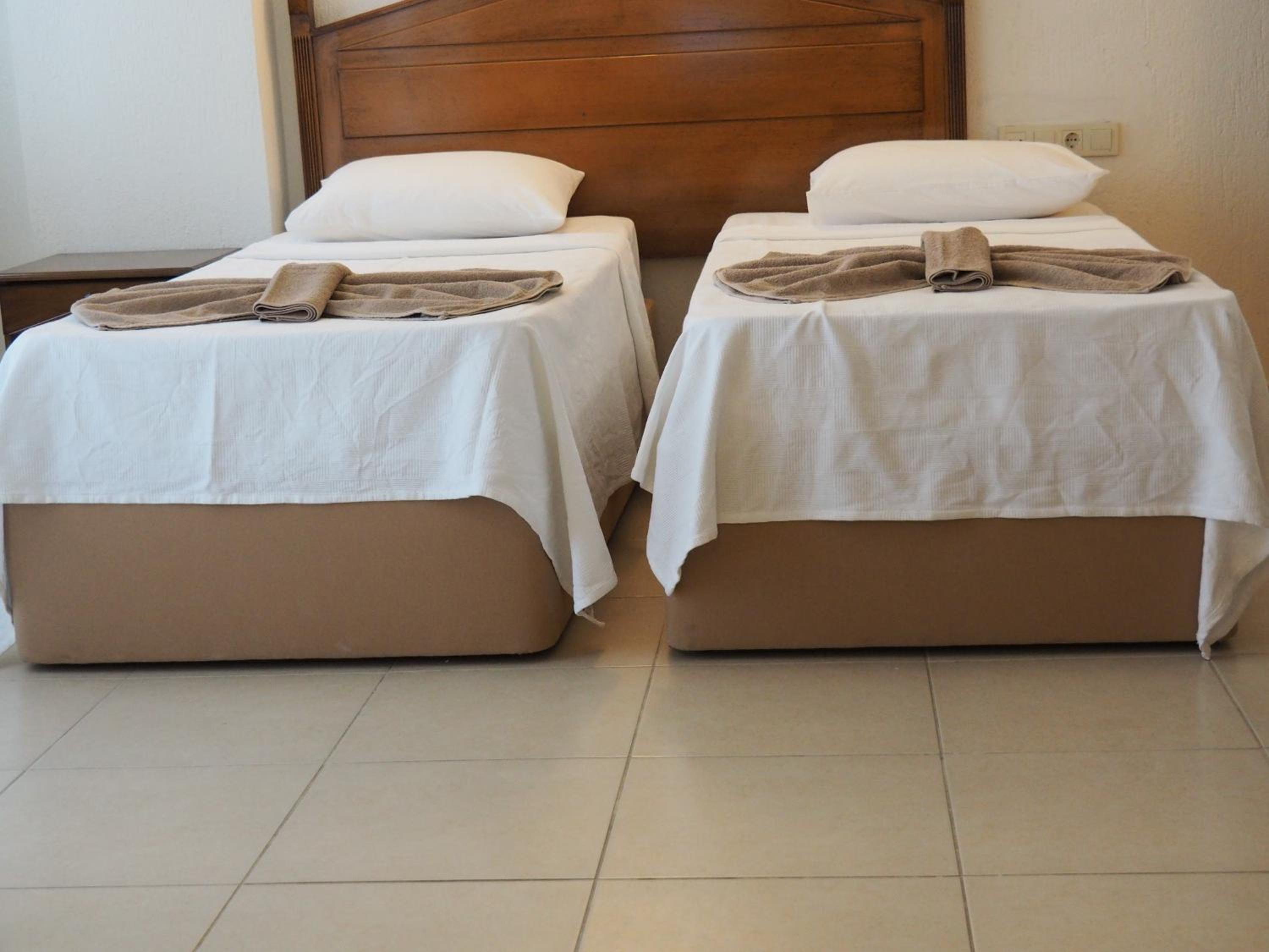 Standard Double Room - Photo 15