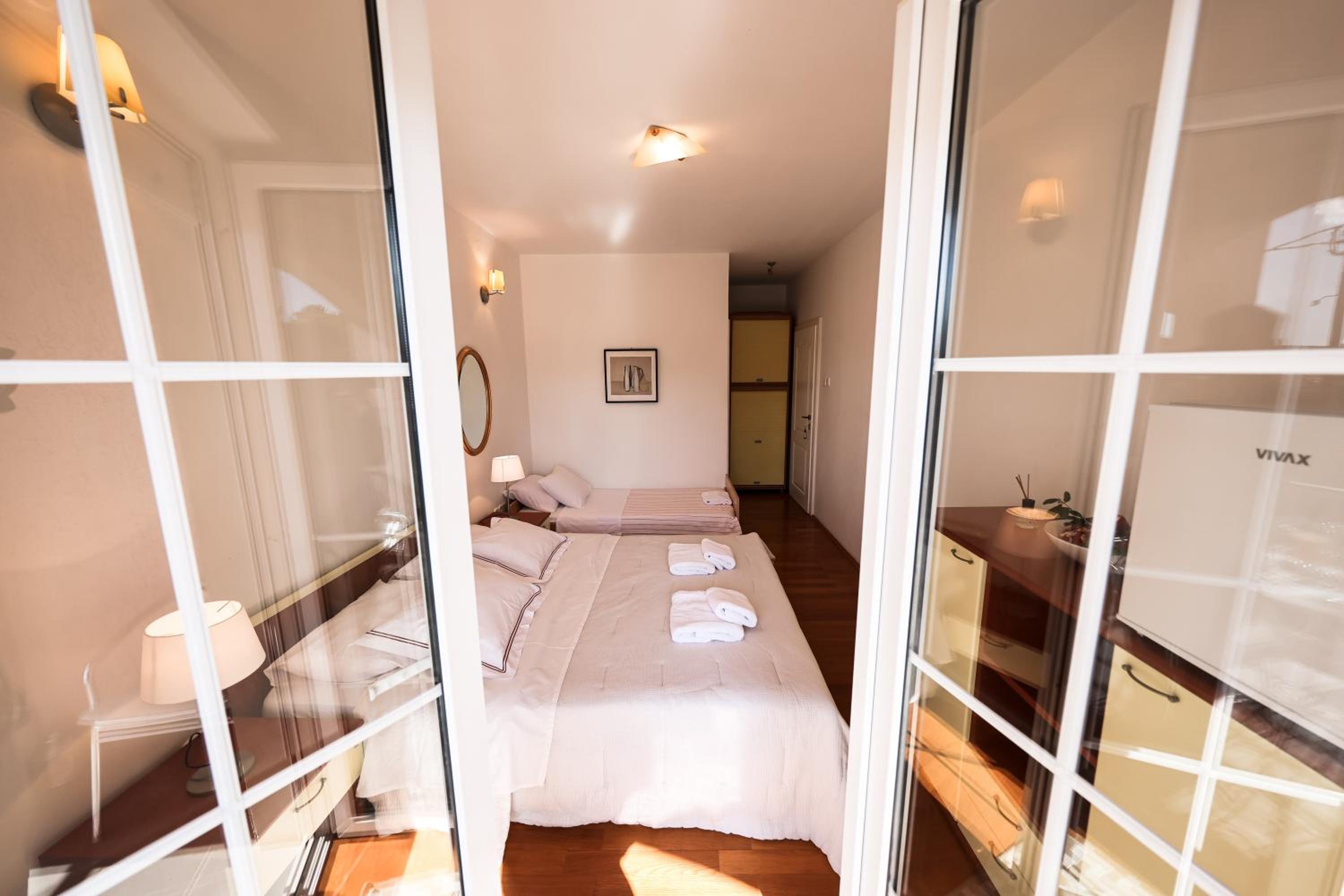 Double Room with Garden View - Photo 10