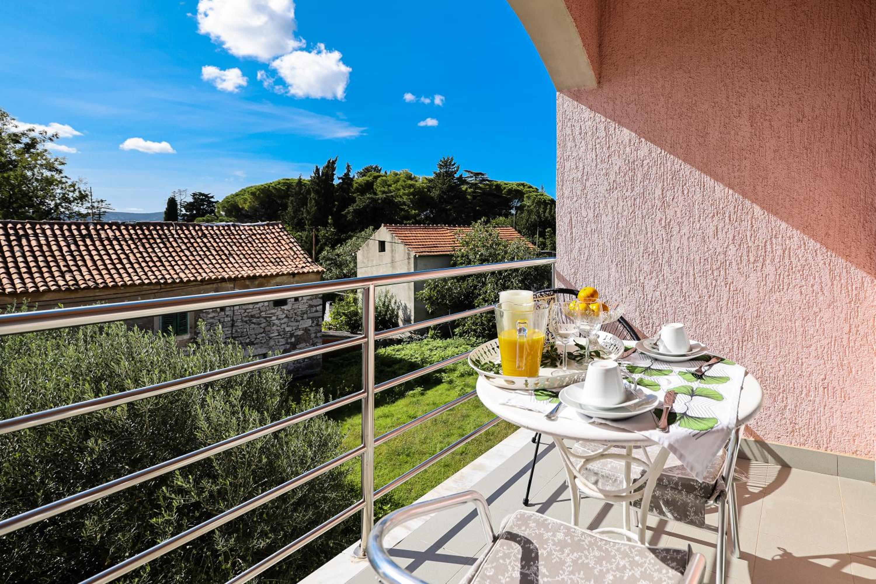 Double Room with Garden View - Photo 9