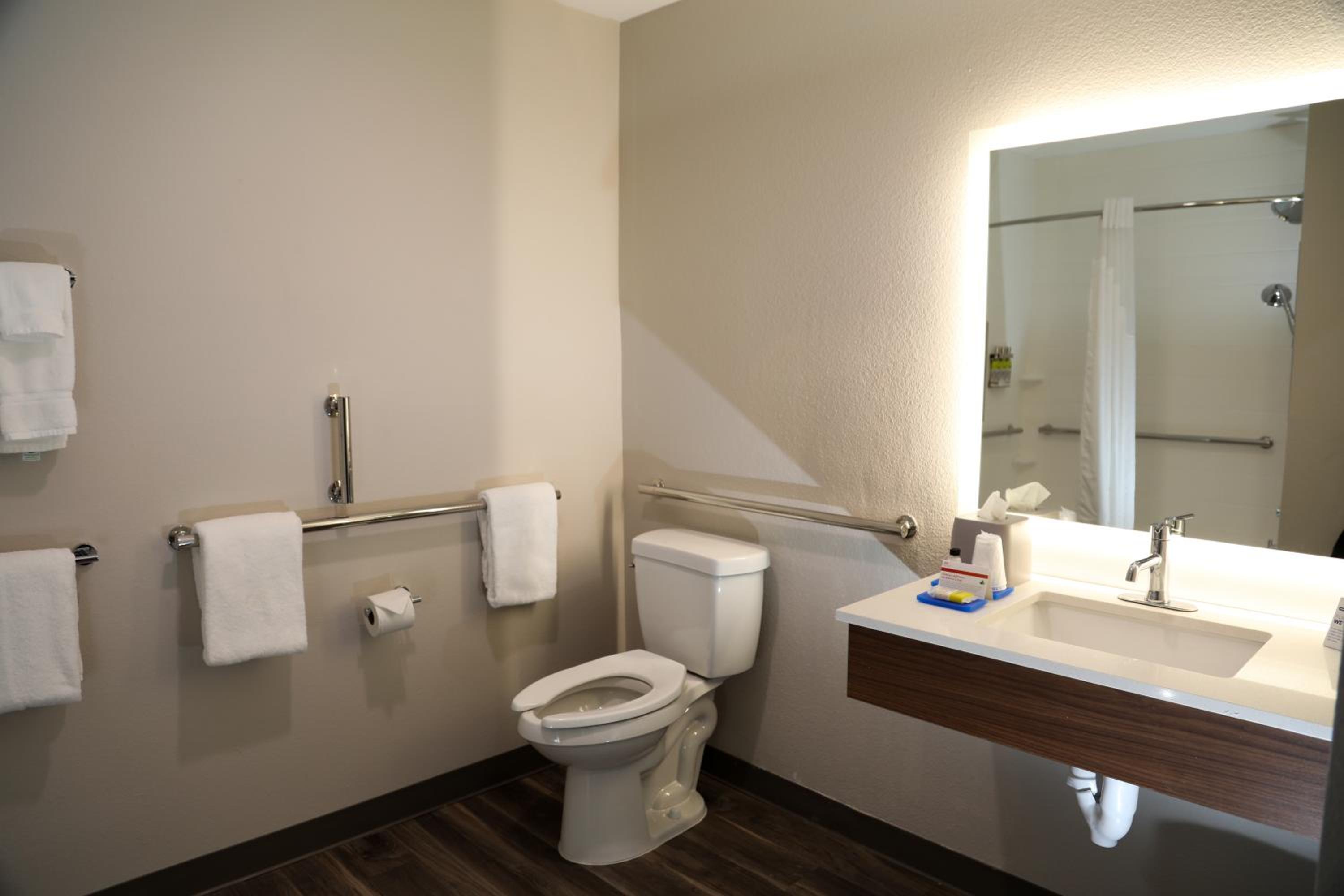 Standard King Room photo 2