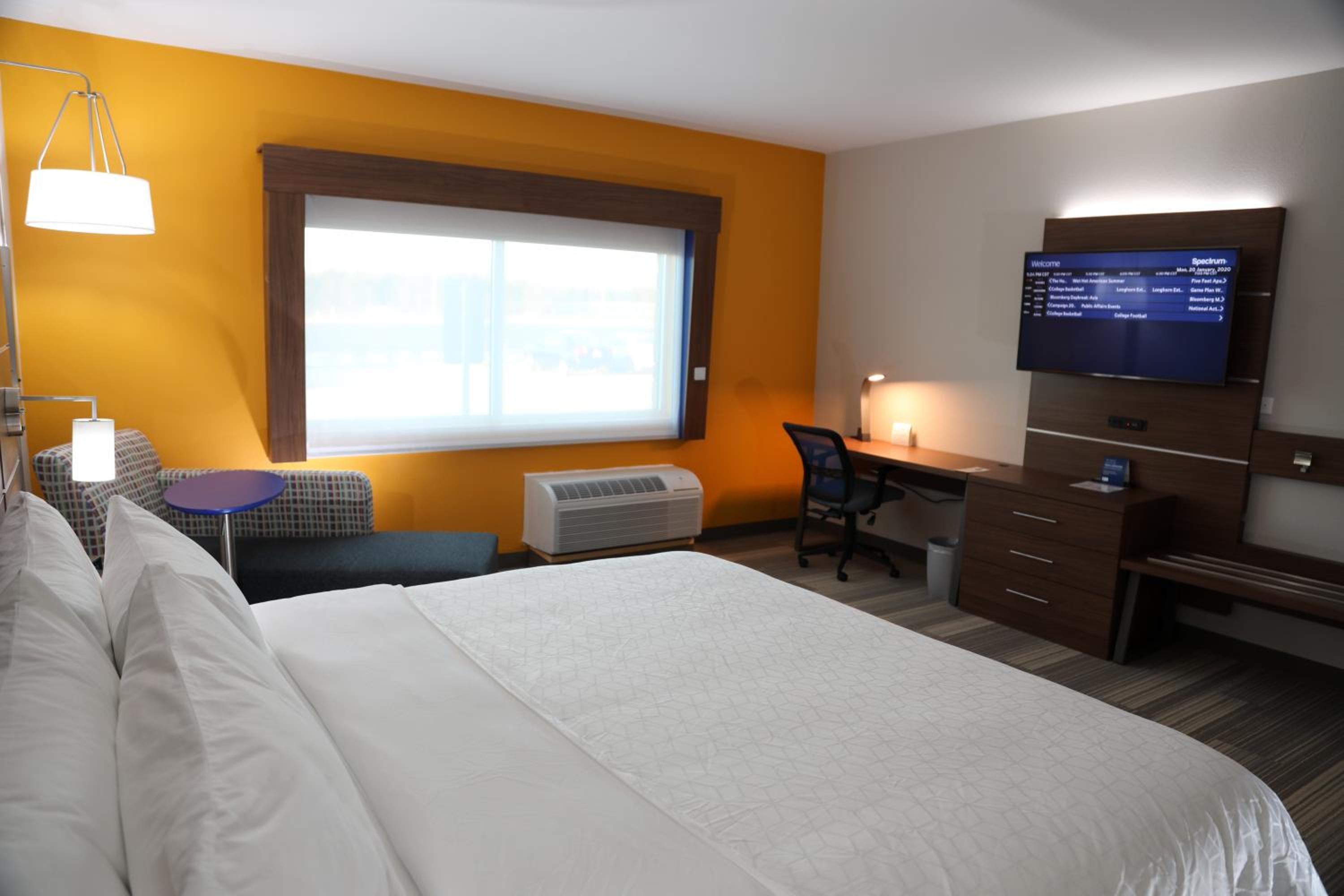 Standard King Room photo 1