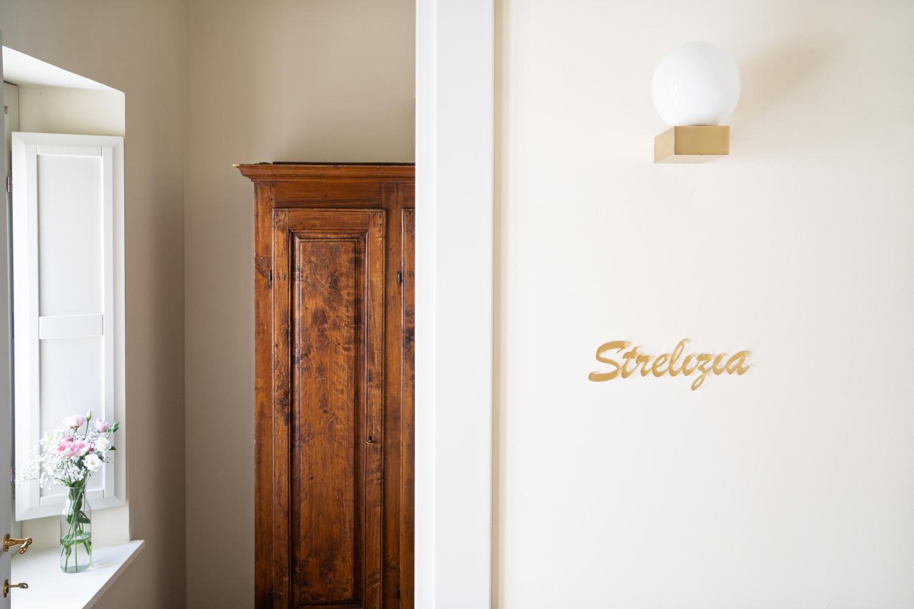 Deluxe Junior Suite - Photo 2
