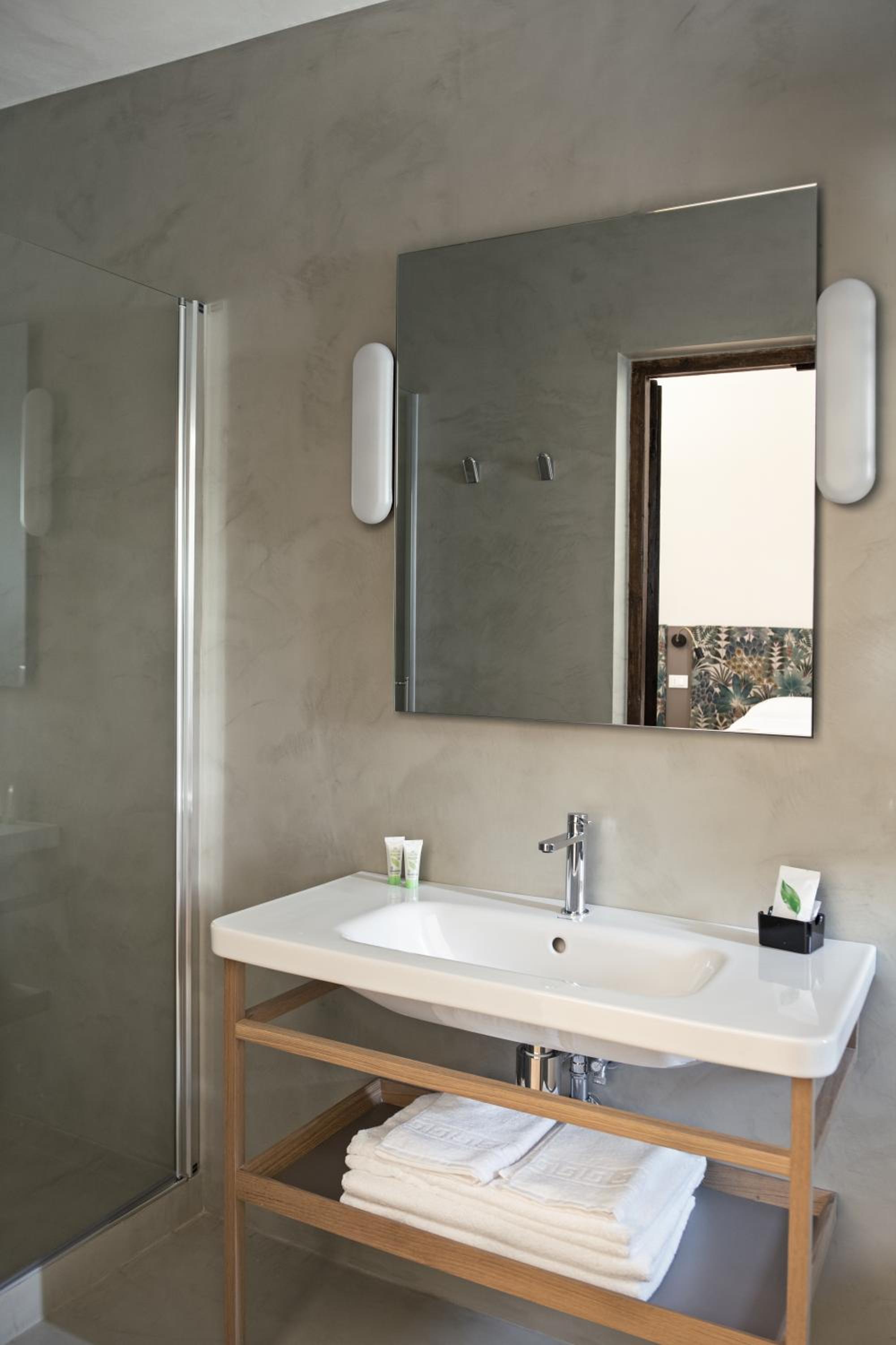 Deluxe Junior Suite - Photo 7