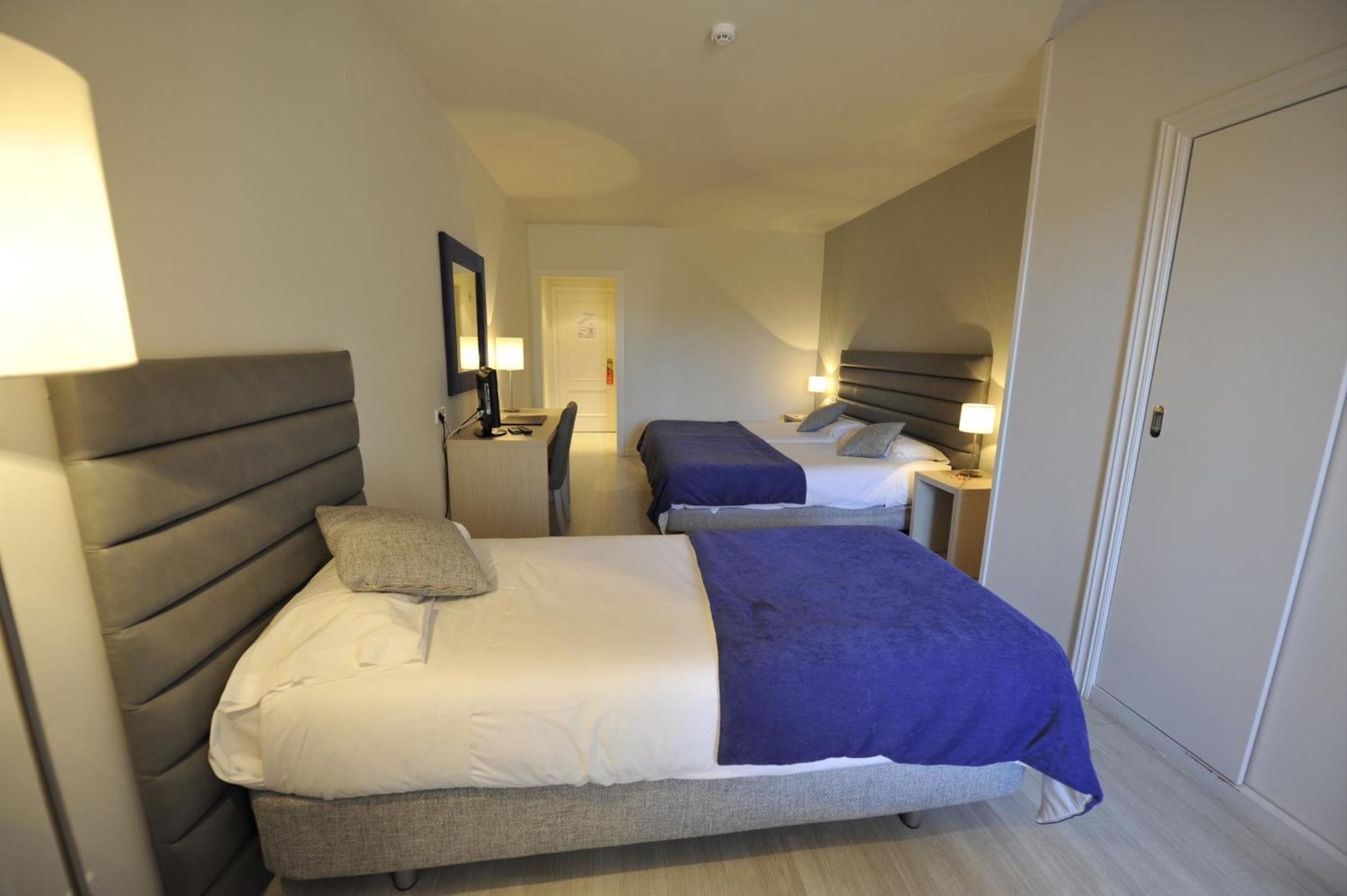 Triple Room (2 Adults + 1 Child) - Photo 2