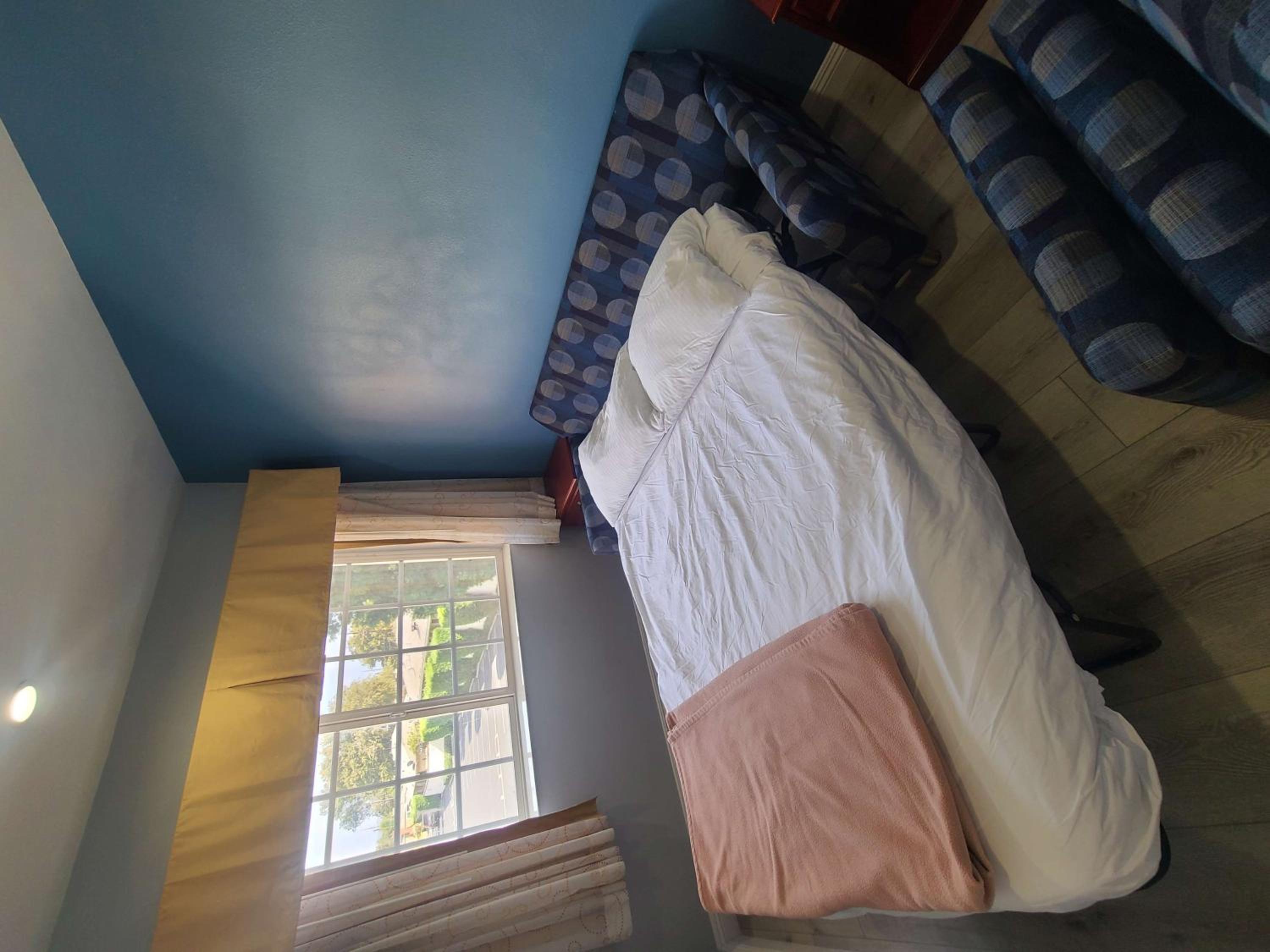 Queen Room with Two Queen Beds and Sofa Bed - Non-Smoking photo 2