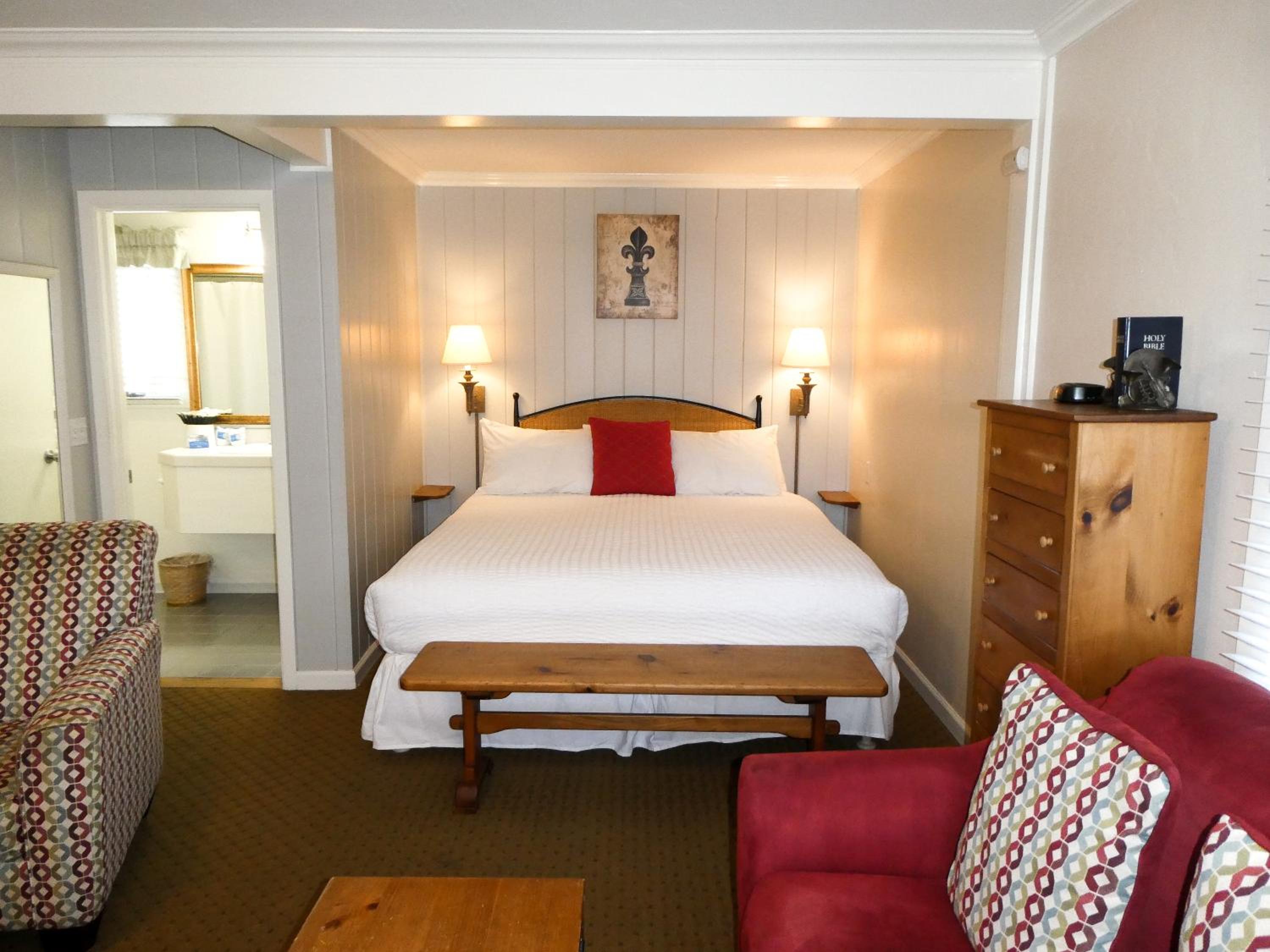 Regency Room with Parking photo 1
