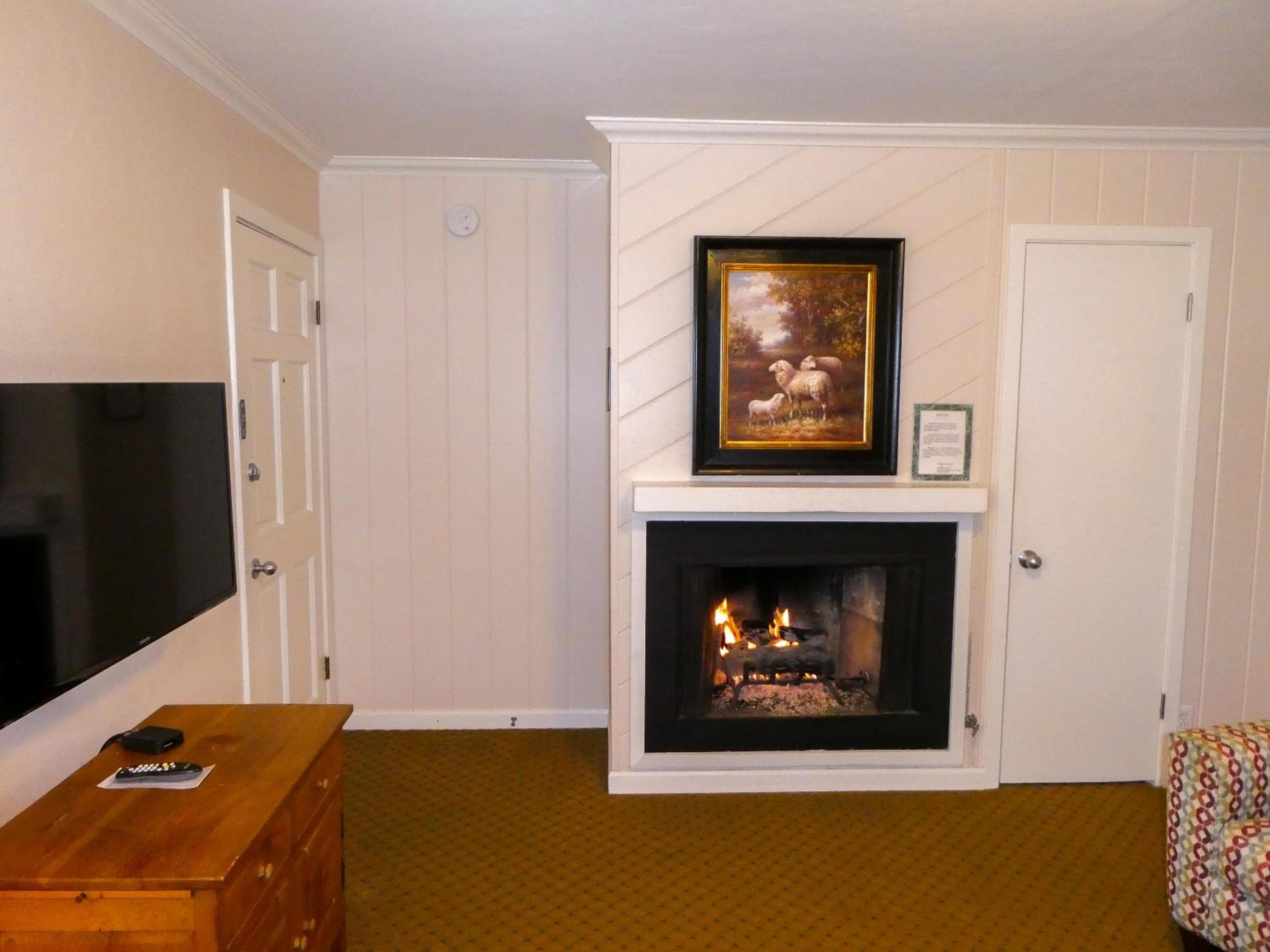 Regency Room with Parking photo 3