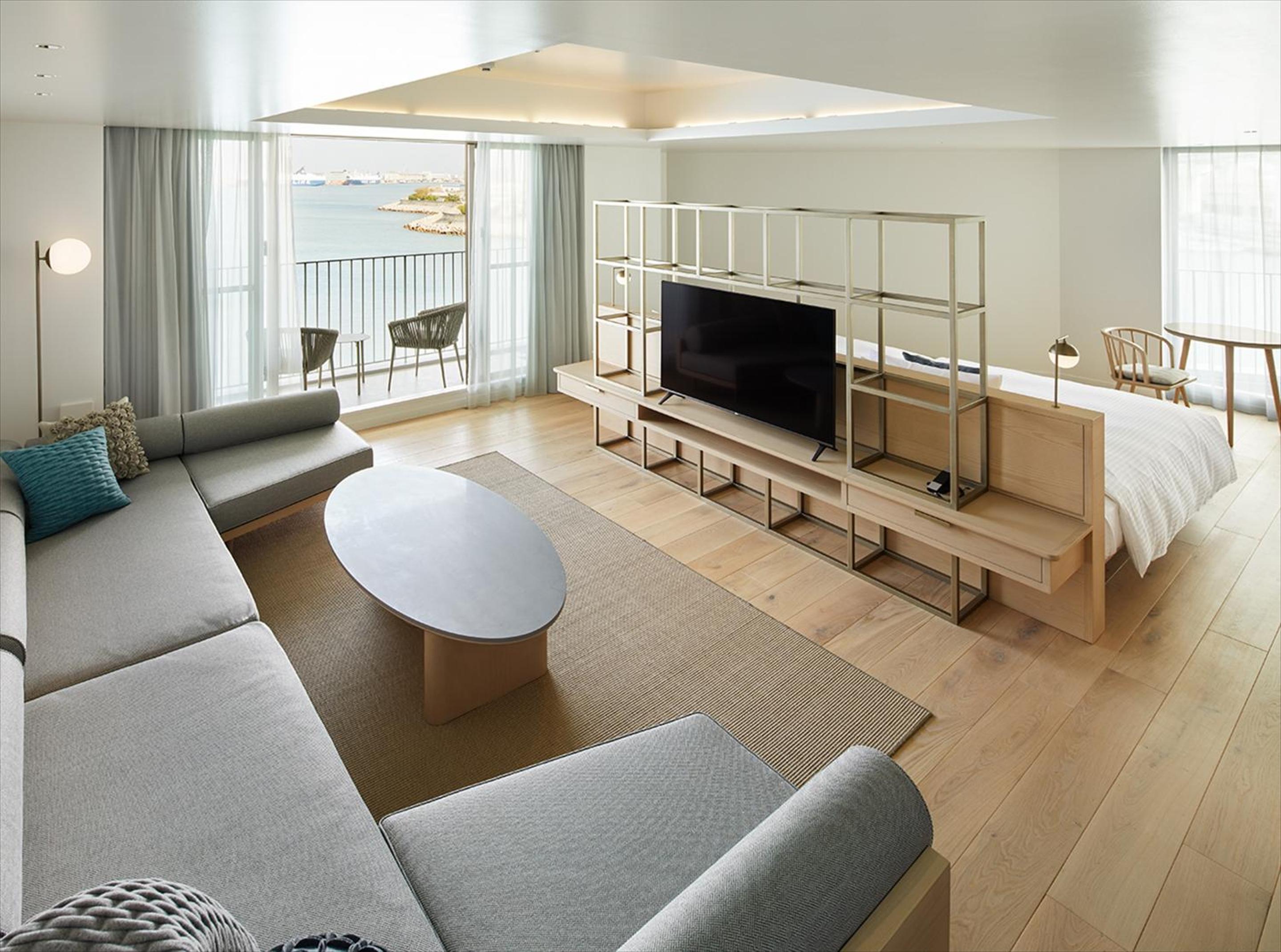 Anteroom Suite (2 Double beds with 2 sofa beds) photo 3