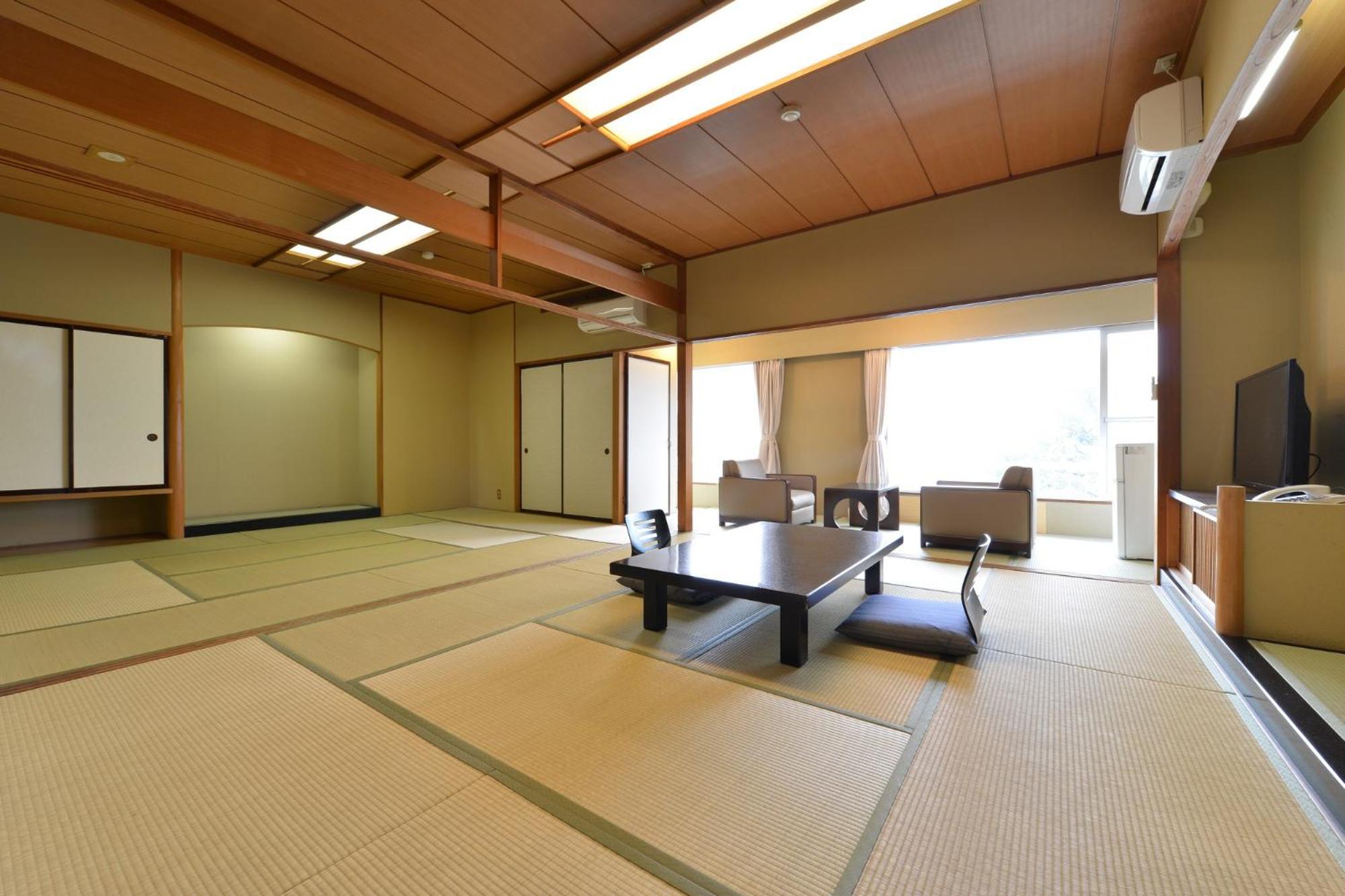 Japanese-Style Family Room - Shared Bathroom - Non-Smoking