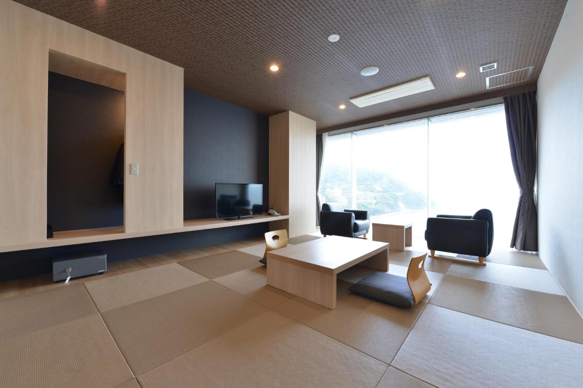 Japanese-Style Room with Ocean View - Top Floor - Non-Smoking - Main Building photo 1