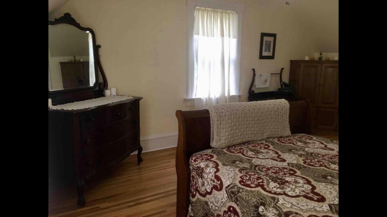 Three-Bedroom Townhouse - Photo 24