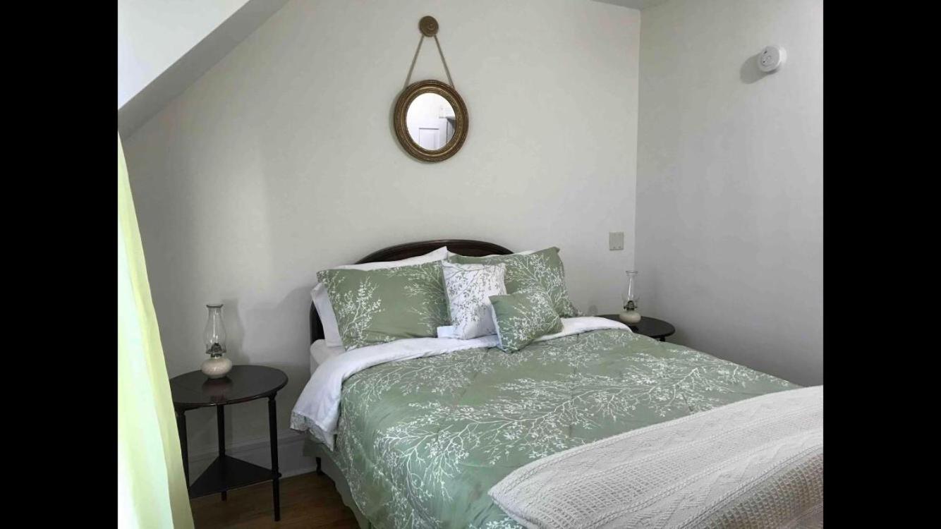Three-Bedroom Townhouse - Photo 31