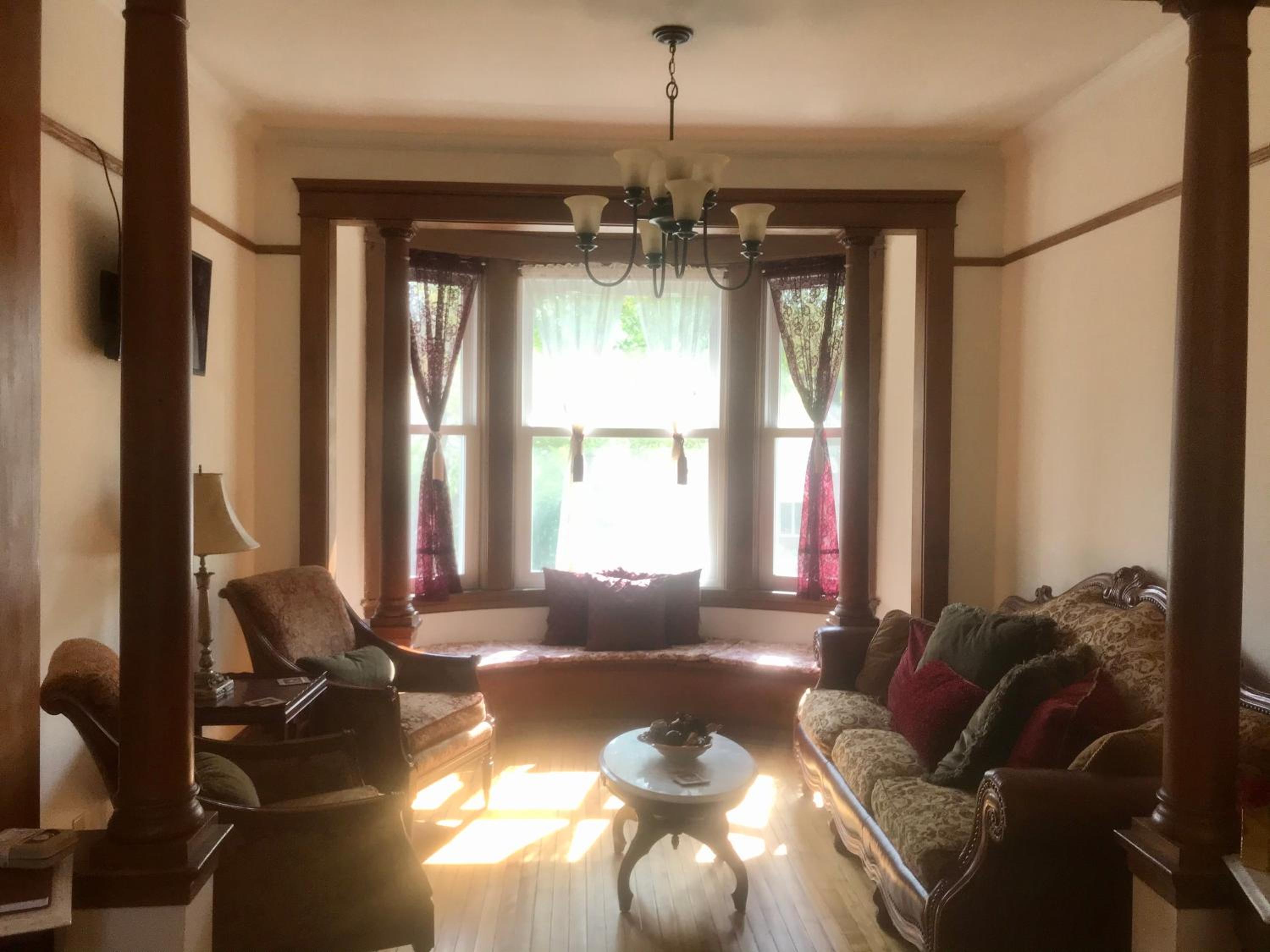 Three-Bedroom Townhouse - Photo 8