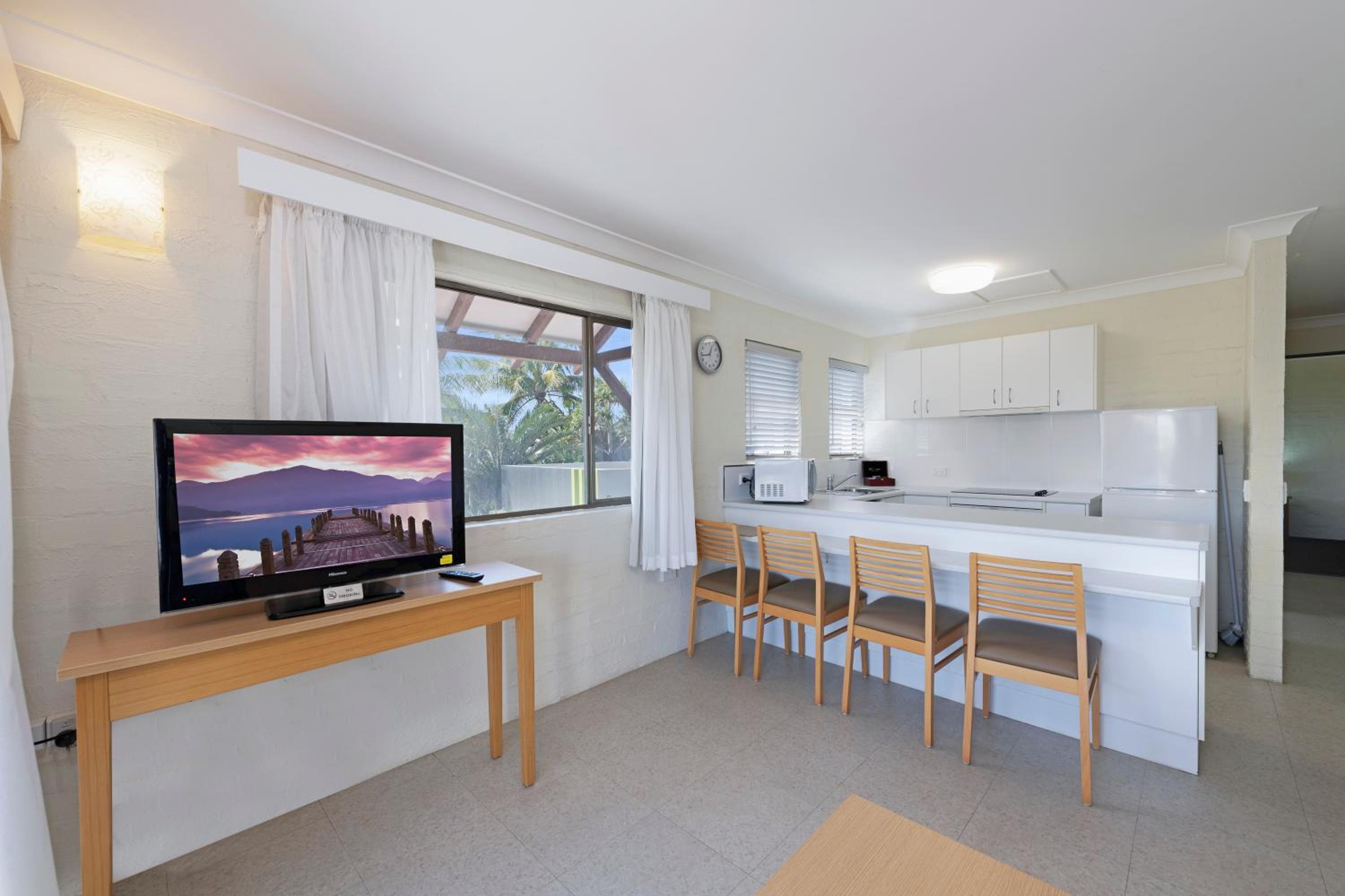 Deluxe One Bedroom Apartment photo 3