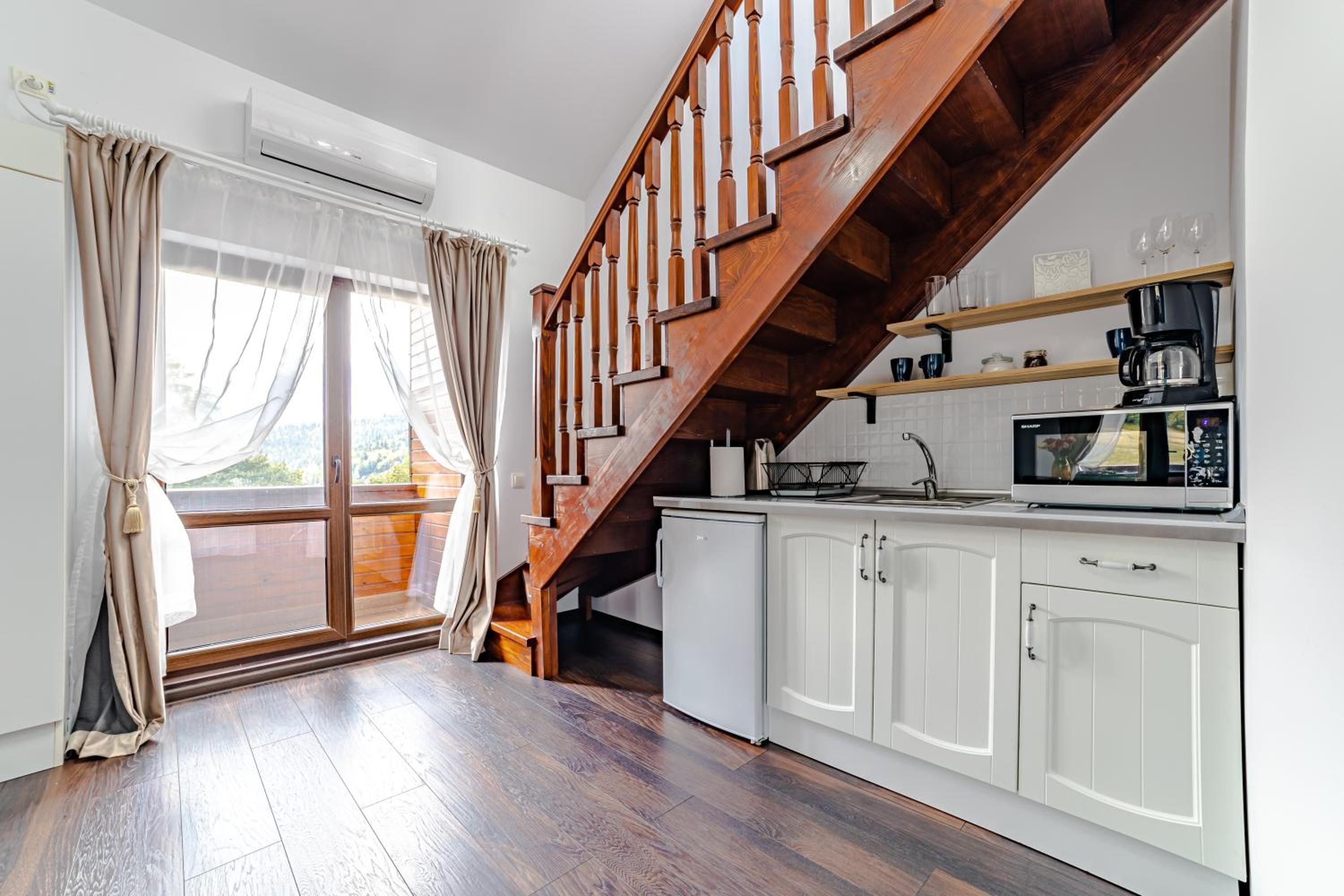 Apartment - Split Level - Photo 10