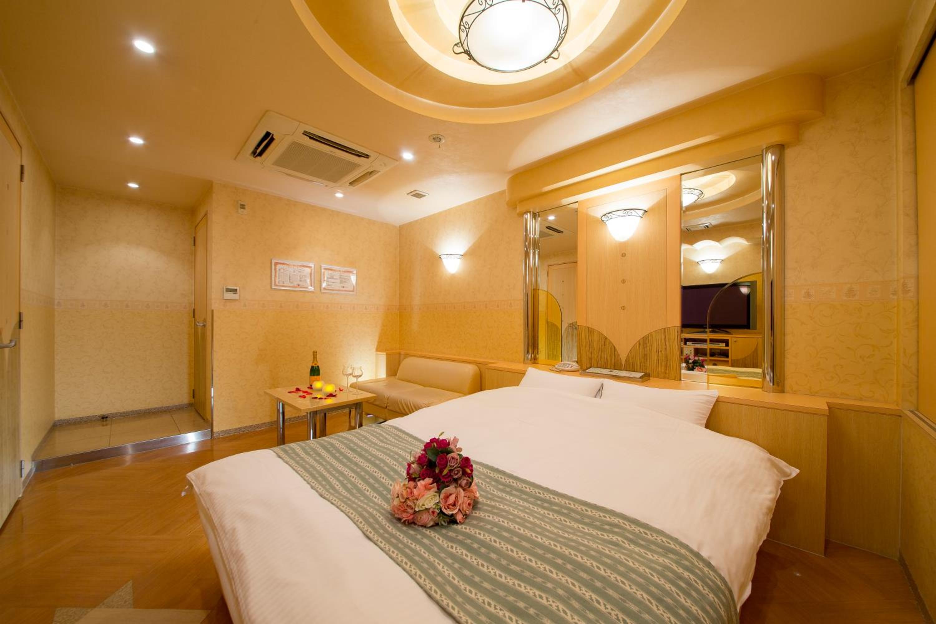 Double or Twin Room with Private Bathroom - Photo 30