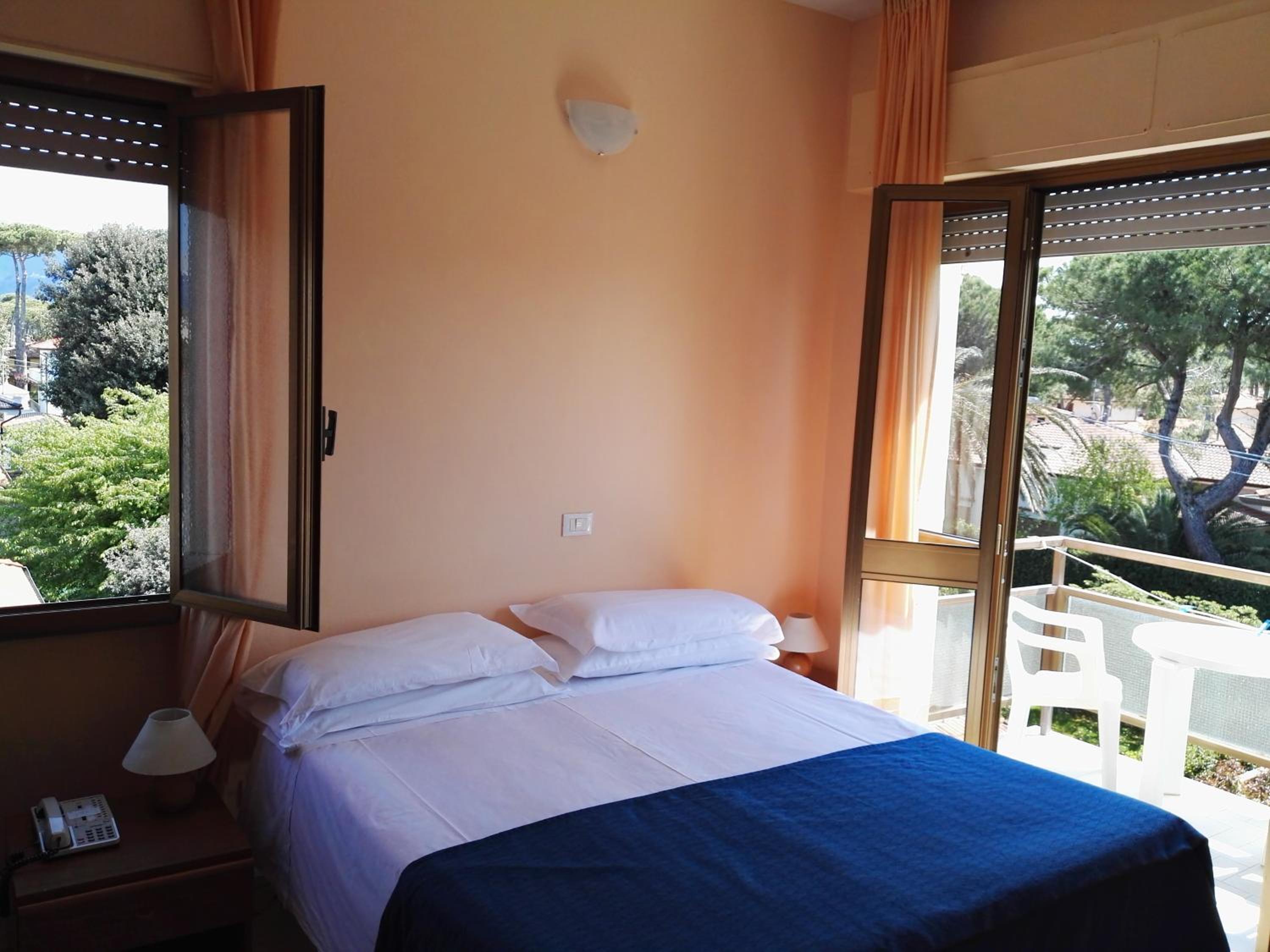 Small Double Room - Photo 2