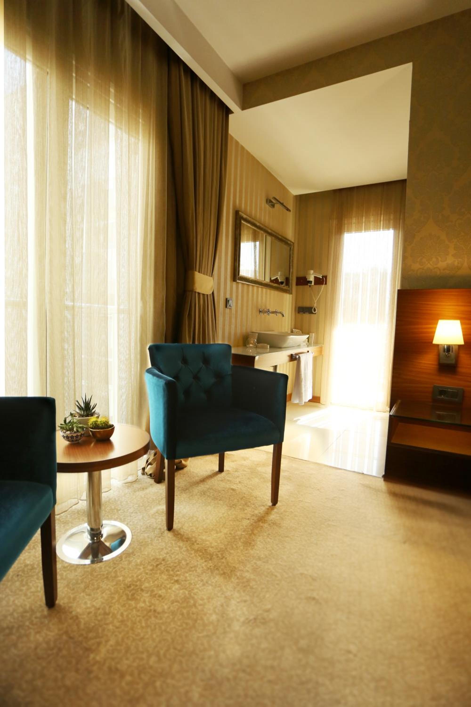Deluxe Double Room With Balcony photo 2