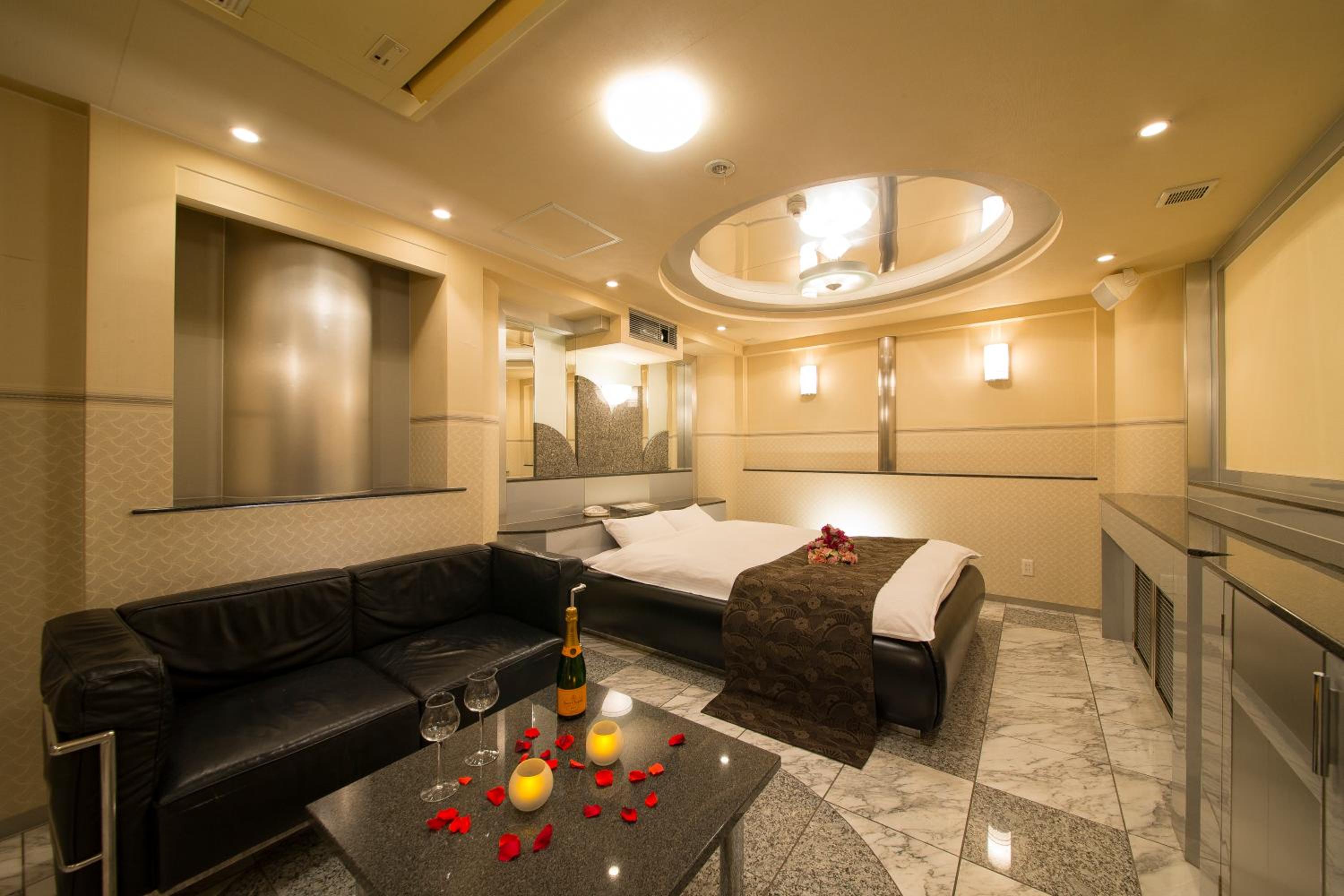 Double Room with Private Bathroom - Photo 21