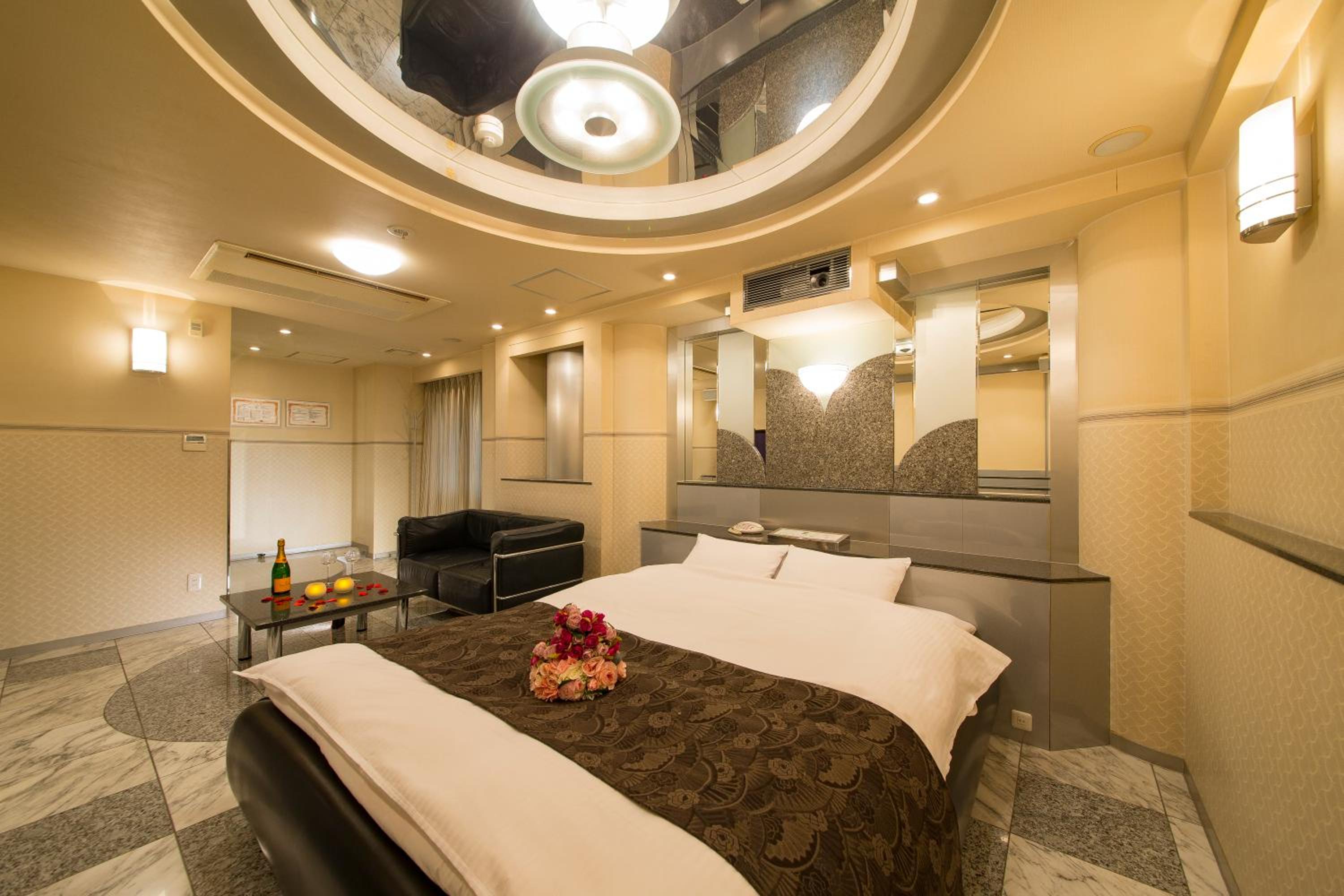Double Room with Private Bathroom - Photo 15