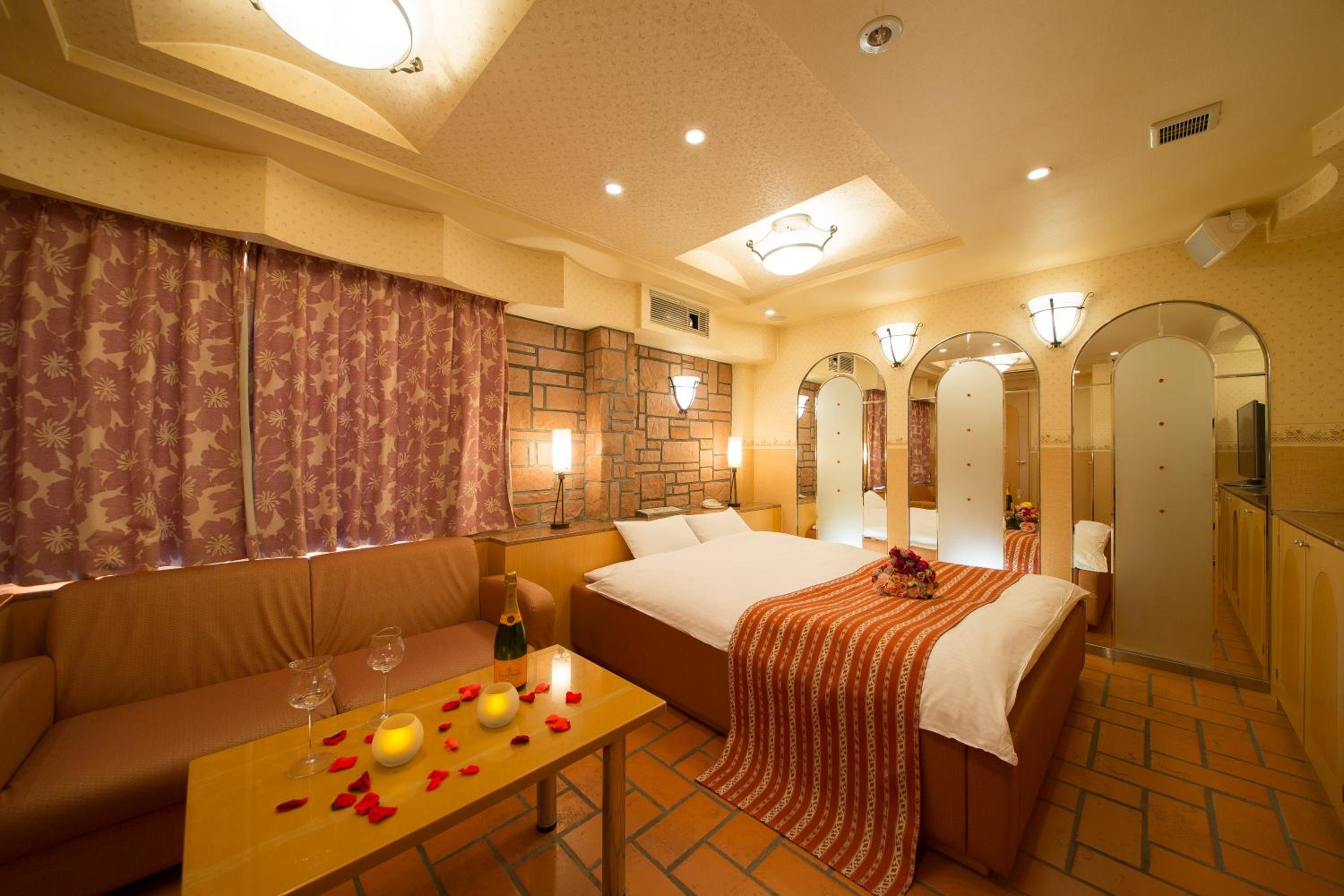 Double or Twin Room with Private Bathroom - Photo 29