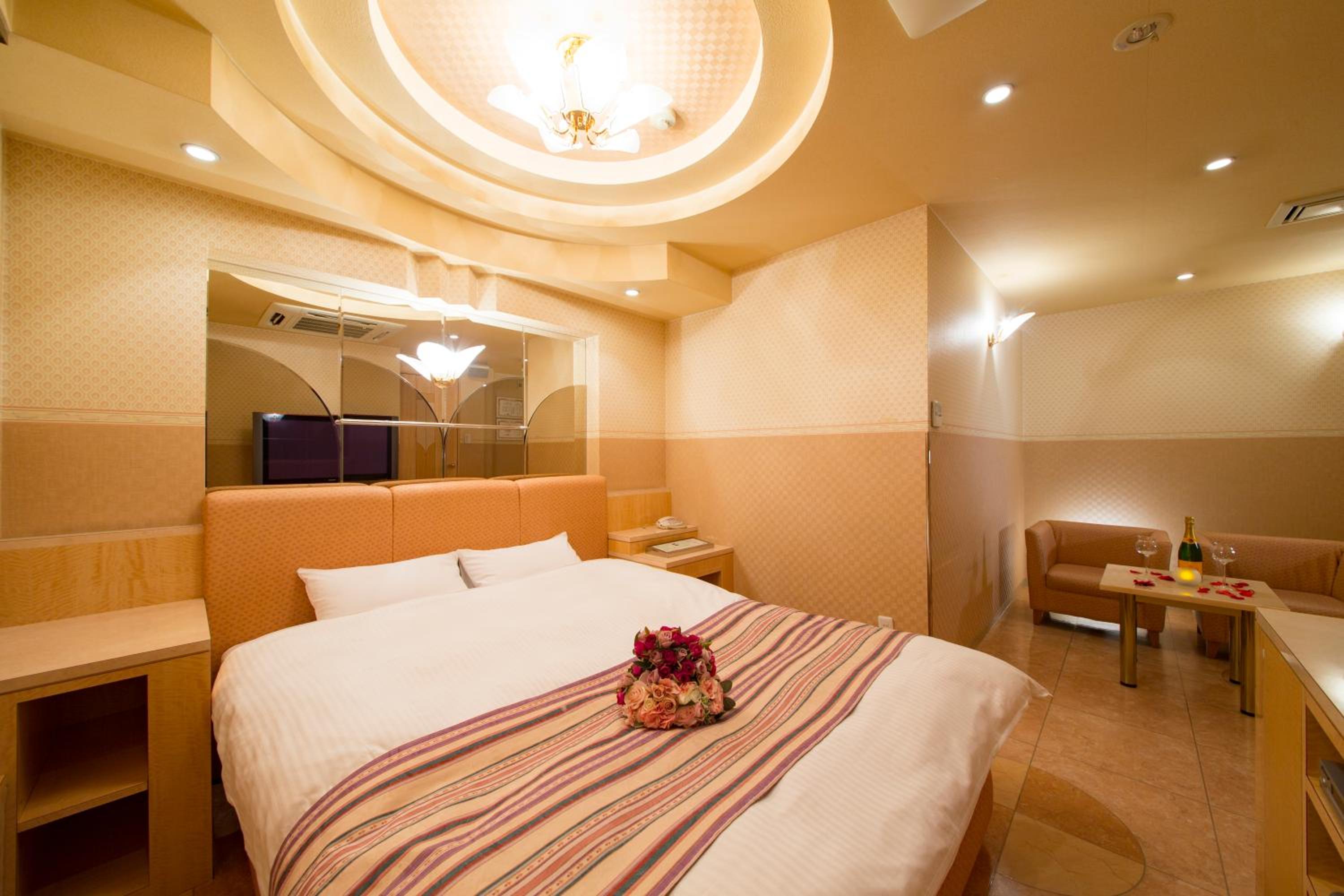 Double or Twin Room with Private Bathroom - Photo 19