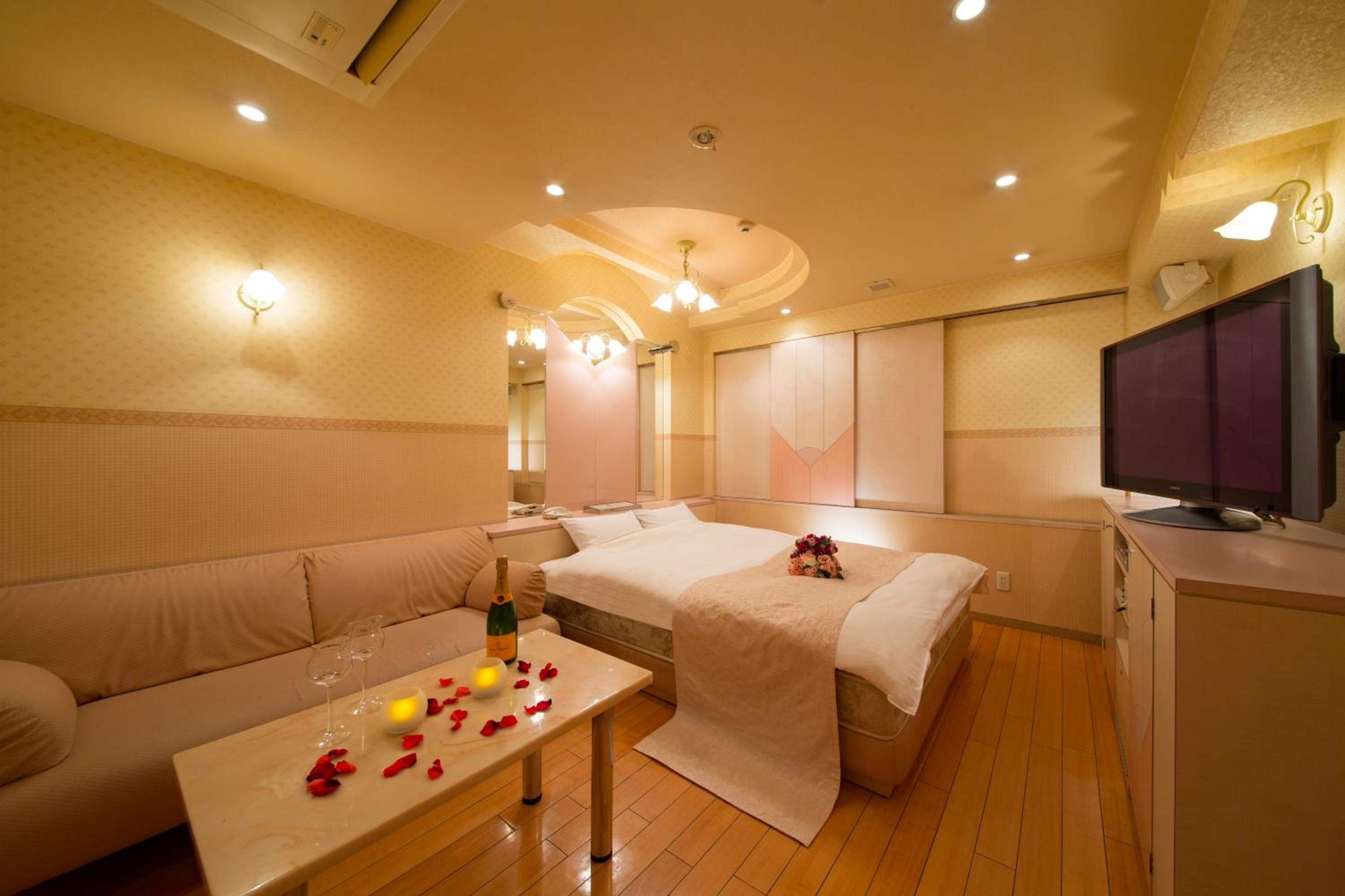 Double or Twin Room with Private Bathroom - Photo 31