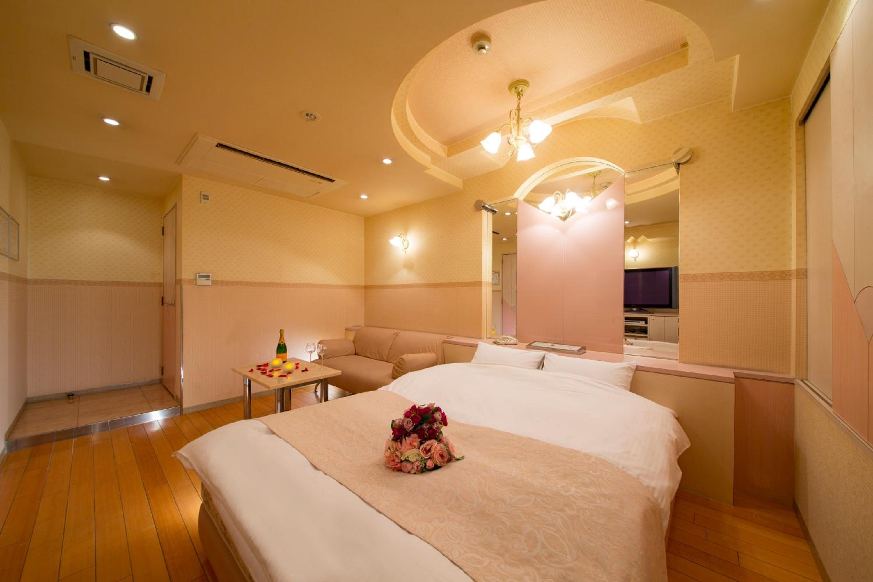 Double or Twin Room with Private Bathroom - Photo 32